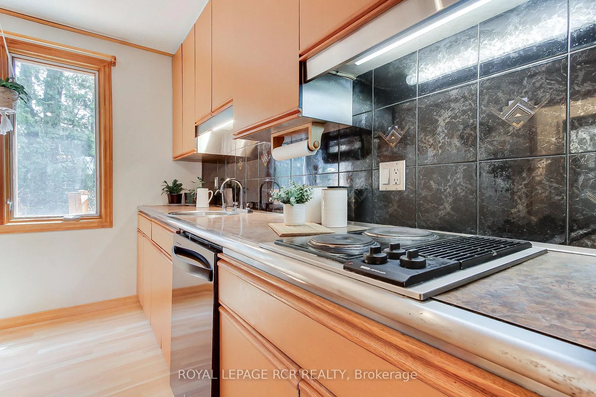 Photo 17 of 408 Handley Crescent, Newmarket, Central Newmarket — HOMEH