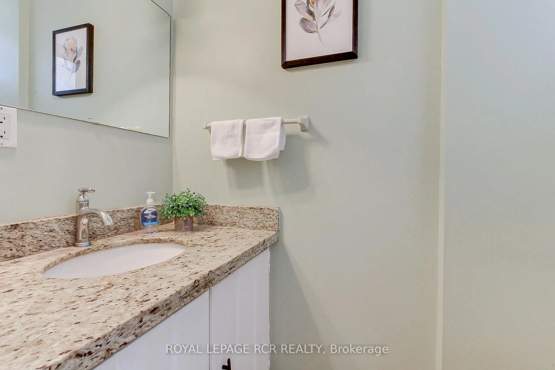 Photo 26 of 408 Handley Crescent, Newmarket, Central Newmarket — HOMEH