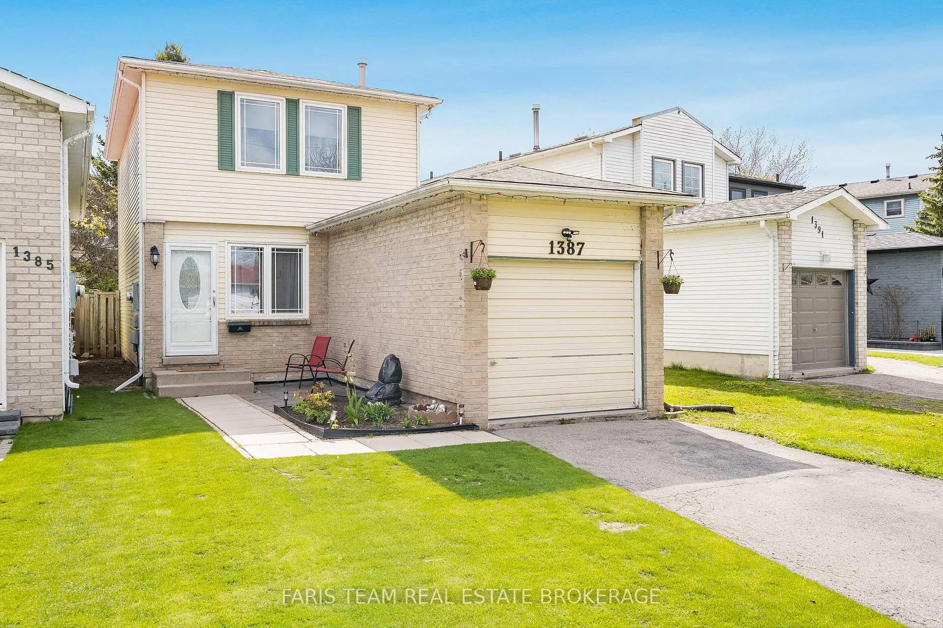 Front of 1387 Ritson Road S