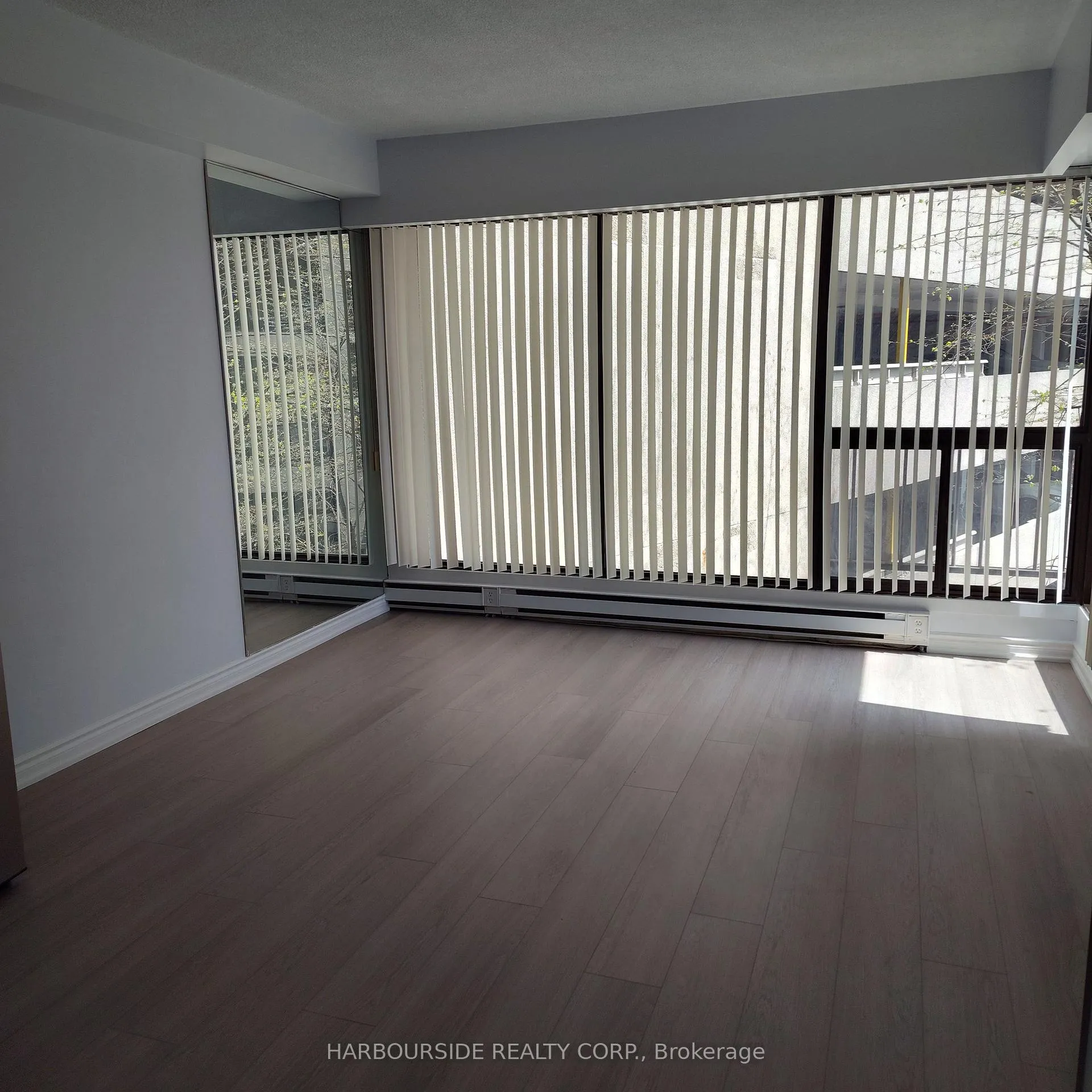 Photo 3 of Unit 405, 65 Harbour Square, Toronto, Waterfront Communities — HOMEH