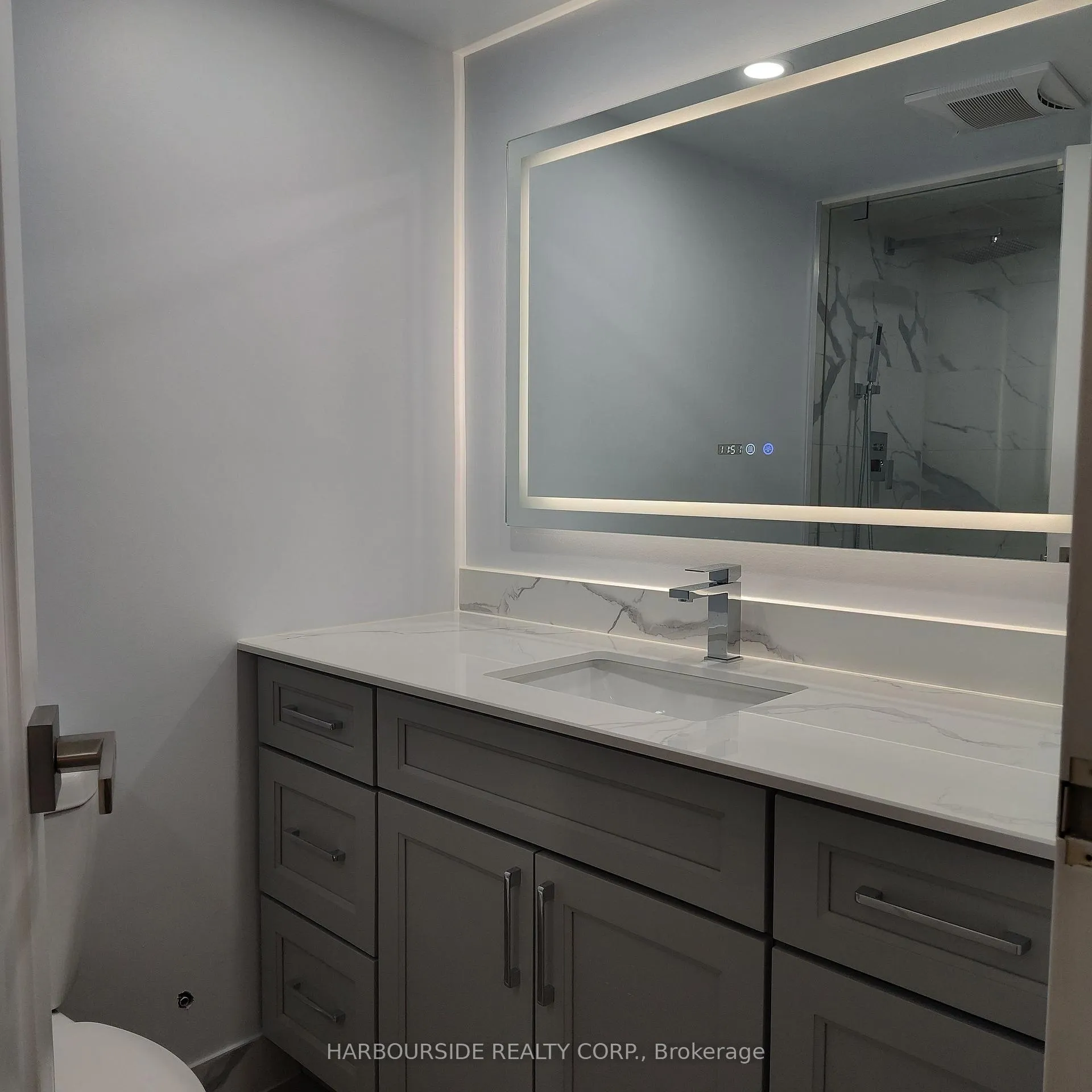 Photo 6 of Unit 405, 65 Harbour Square, Toronto, Waterfront Communities — HOMEH