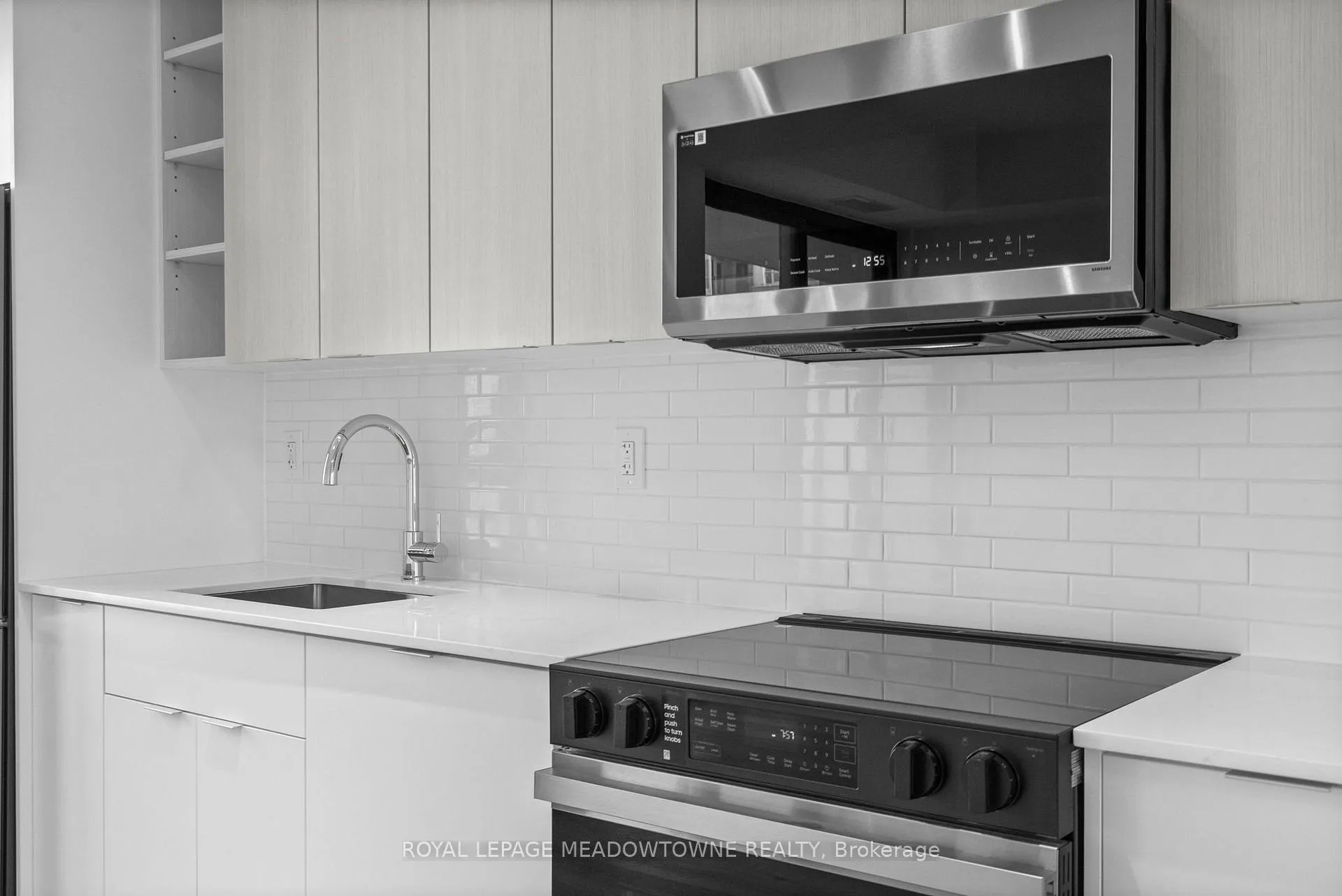 Photo 7 of Unit 902, 2075 Lakeshore Road, Burlington, Brant — HOMEH