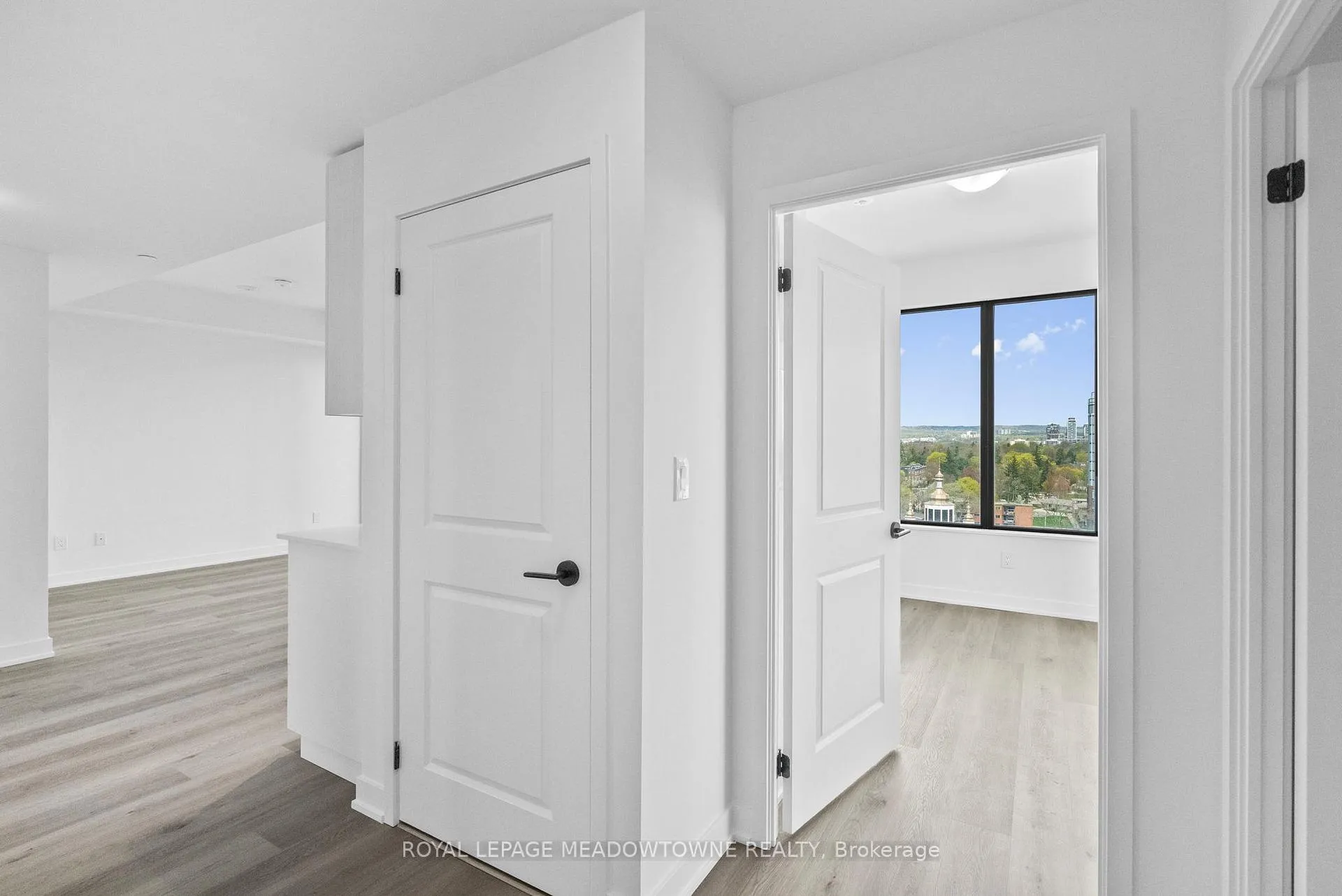 Photo 9 of Unit 902, 2075 Lakeshore Road, Burlington, Brant — HOMEH