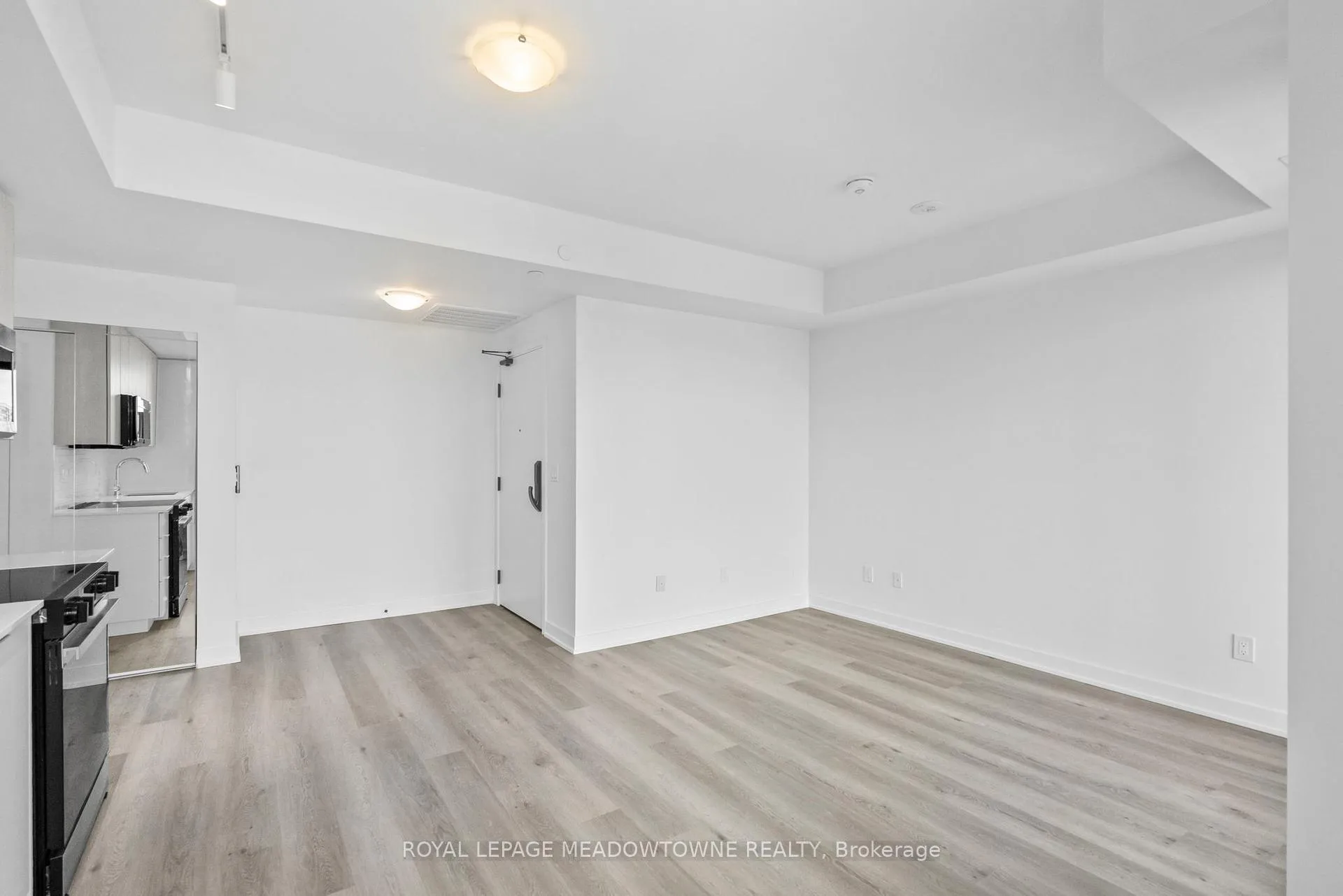 Photo 10 of Unit 902, 2075 Lakeshore Road, Burlington, Brant — HOMEH