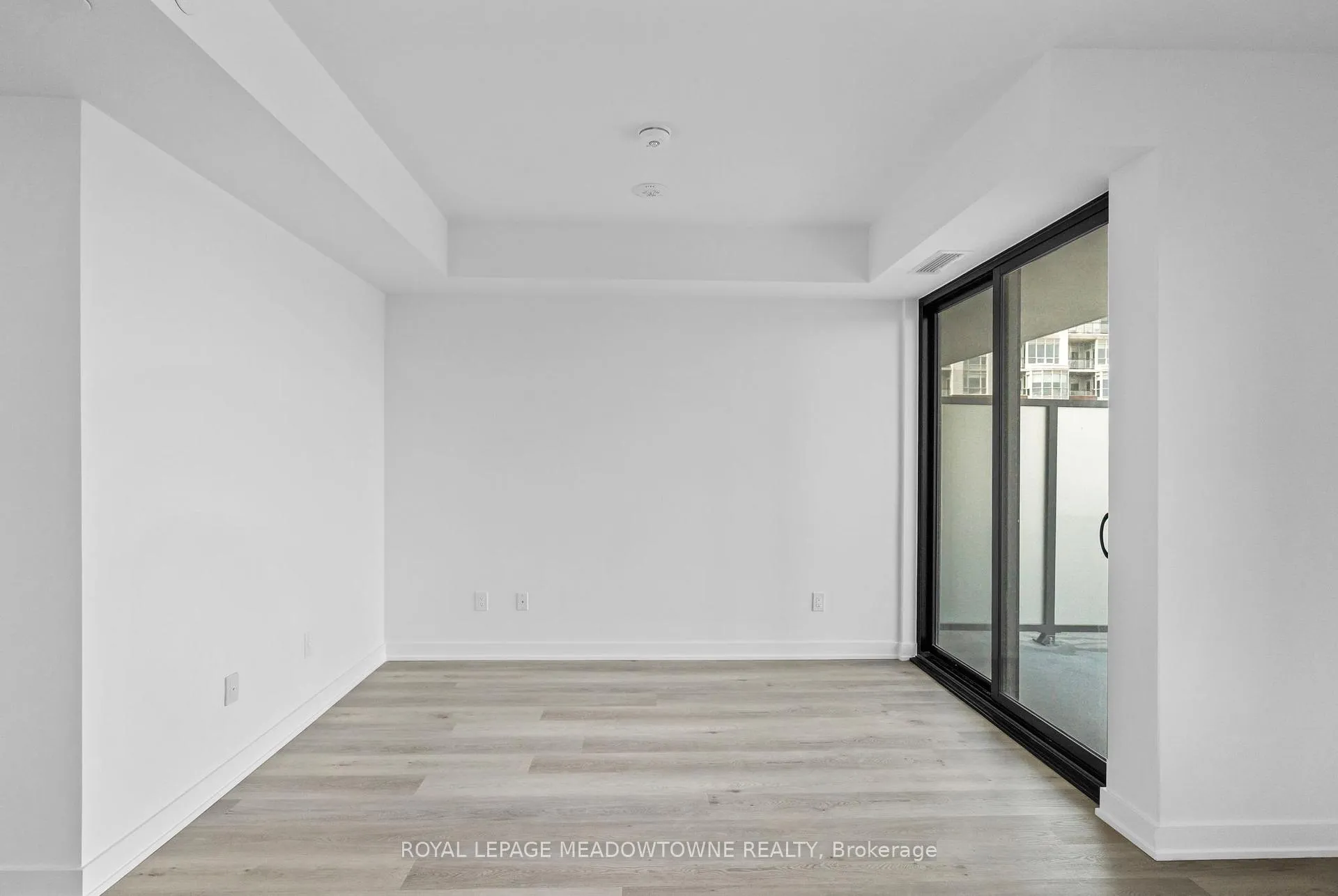 Photo 11 of Unit 902, 2075 Lakeshore Road, Burlington, Brant — HOMEH