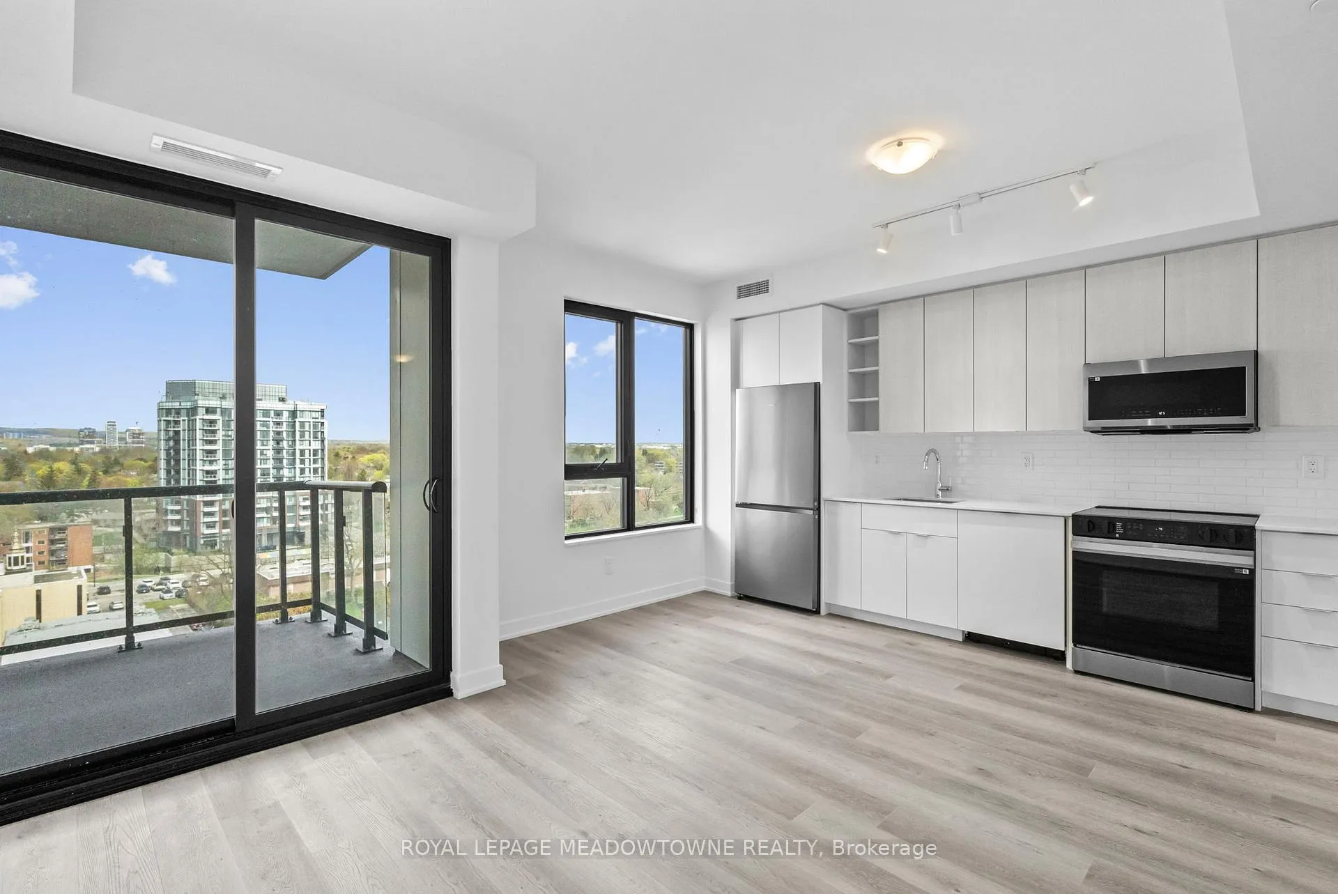 Photo 12 of Unit 902, 2075 Lakeshore Road, Burlington, Brant — HOMEH