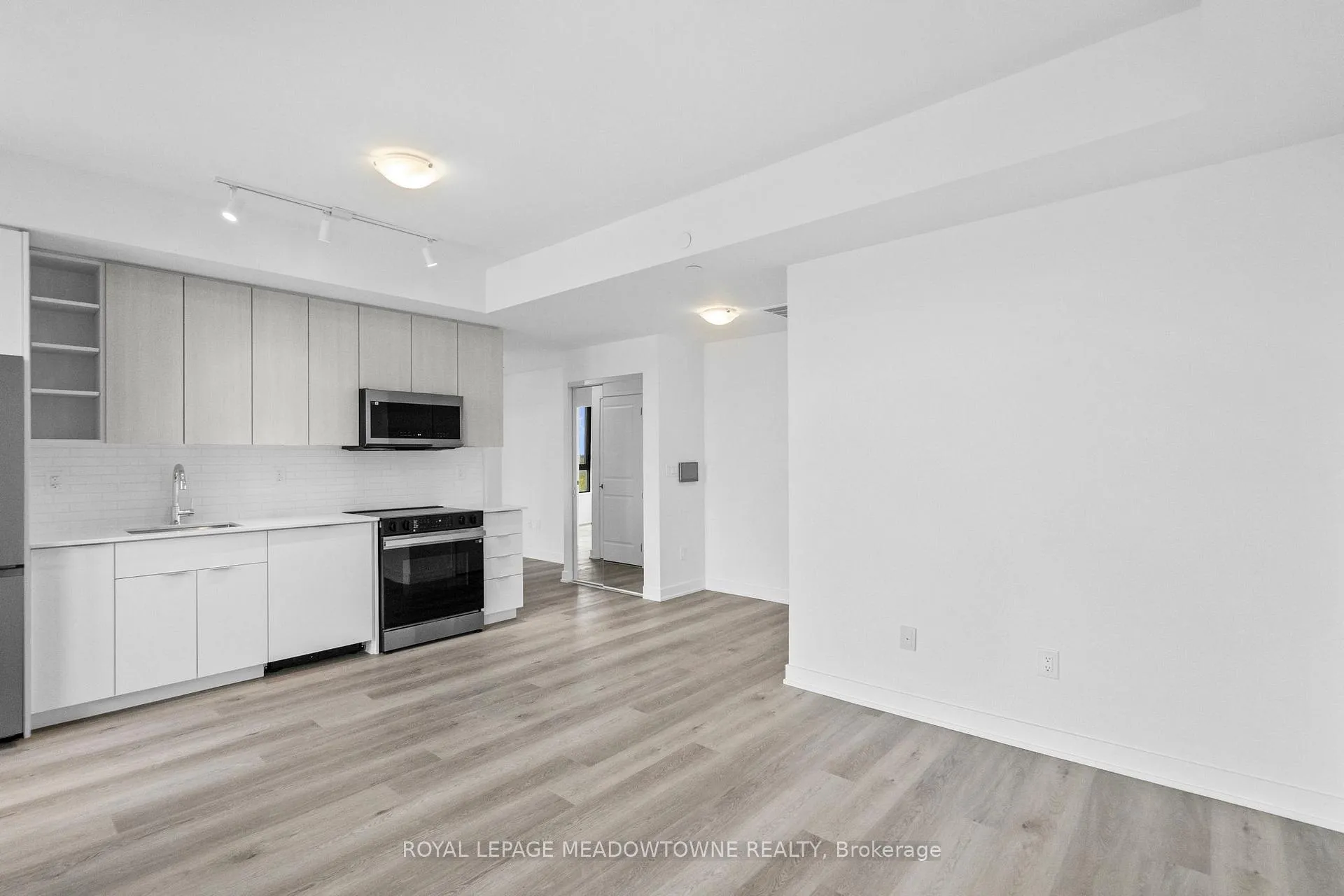 Photo 13 of Unit 902, 2075 Lakeshore Road, Burlington, Brant — HOMEH