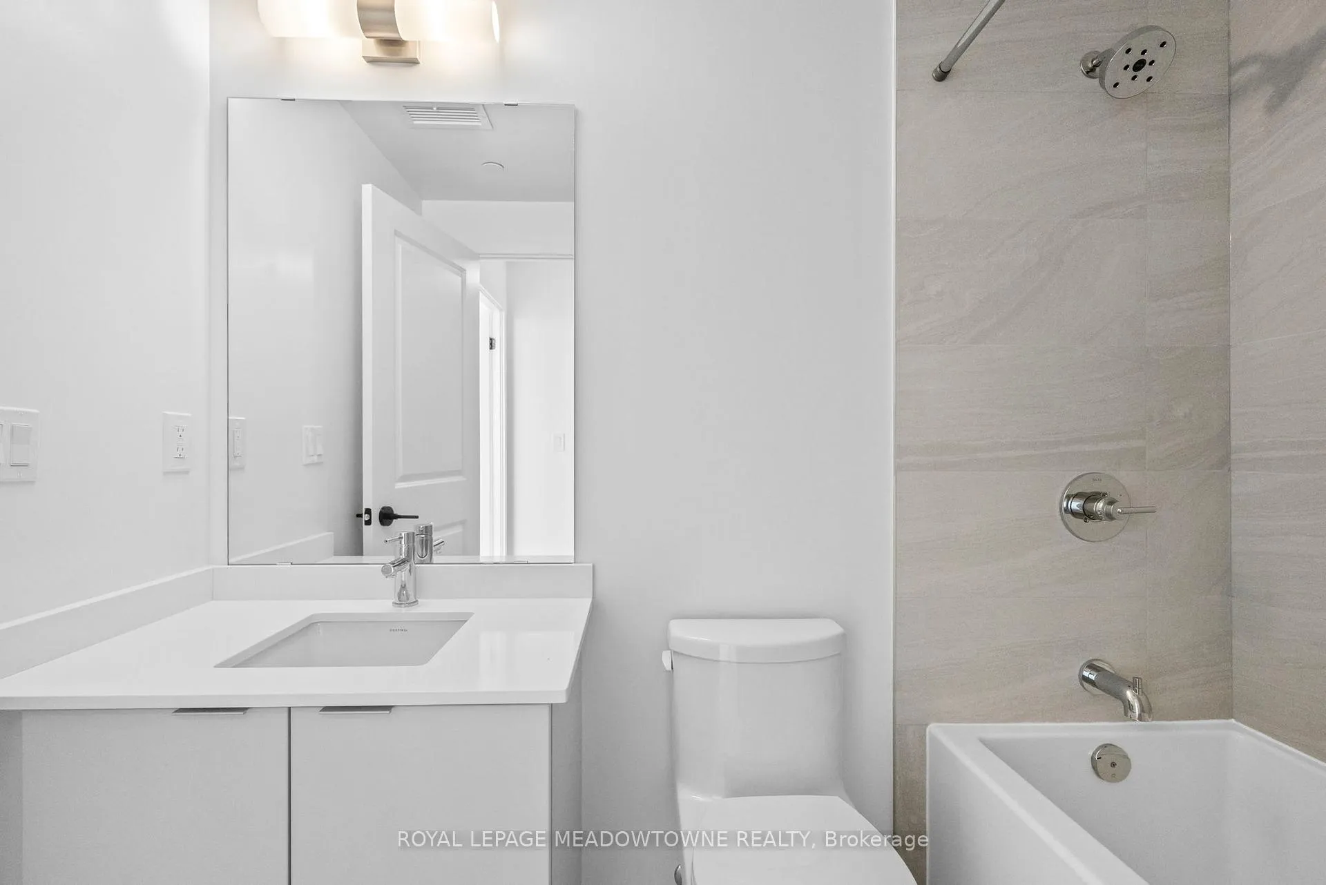 Photo 18 of Unit 902, 2075 Lakeshore Road, Burlington, Brant — HOMEH