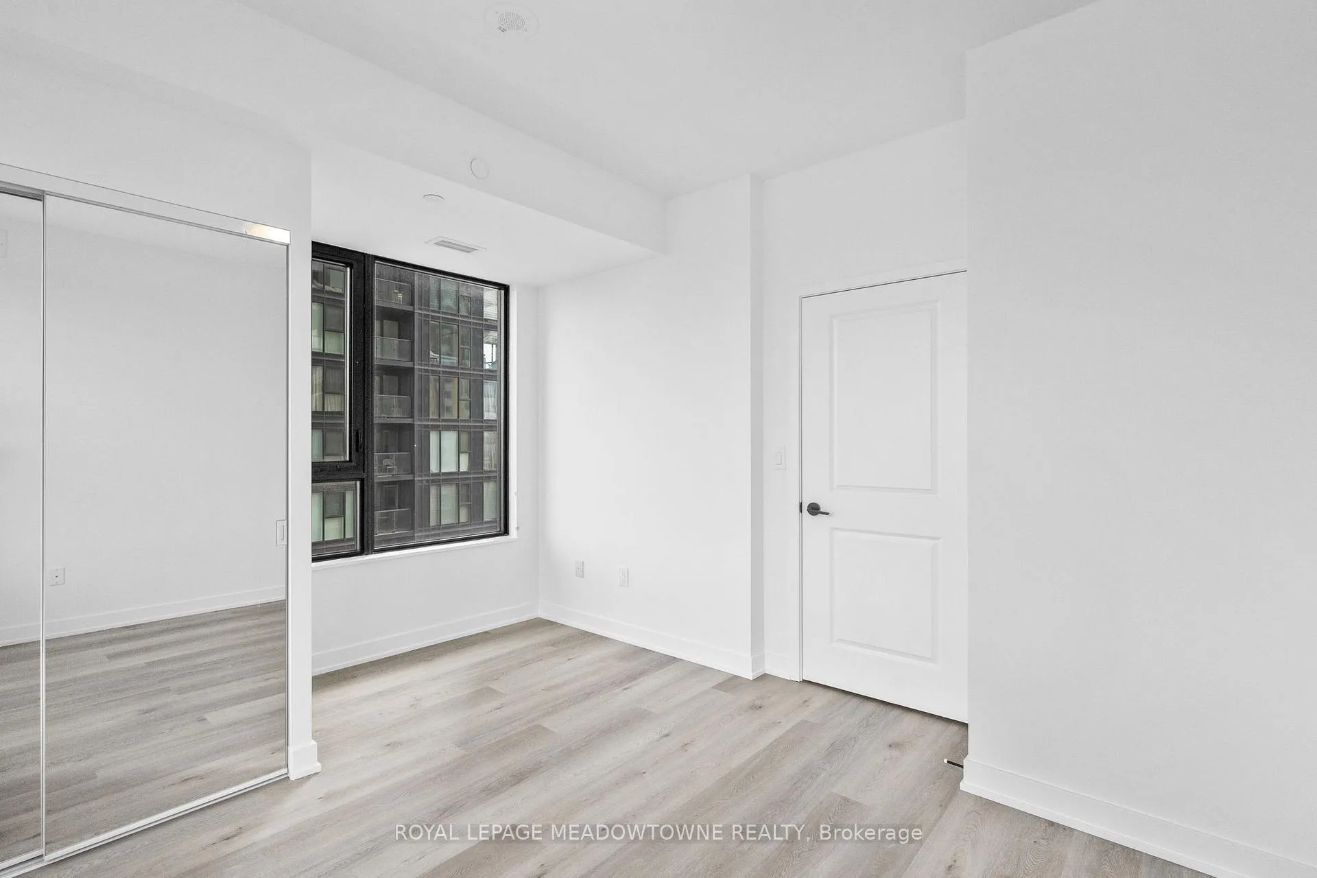 Photo 22 of Unit 902, 2075 Lakeshore Road, Burlington, Brant — HOMEH