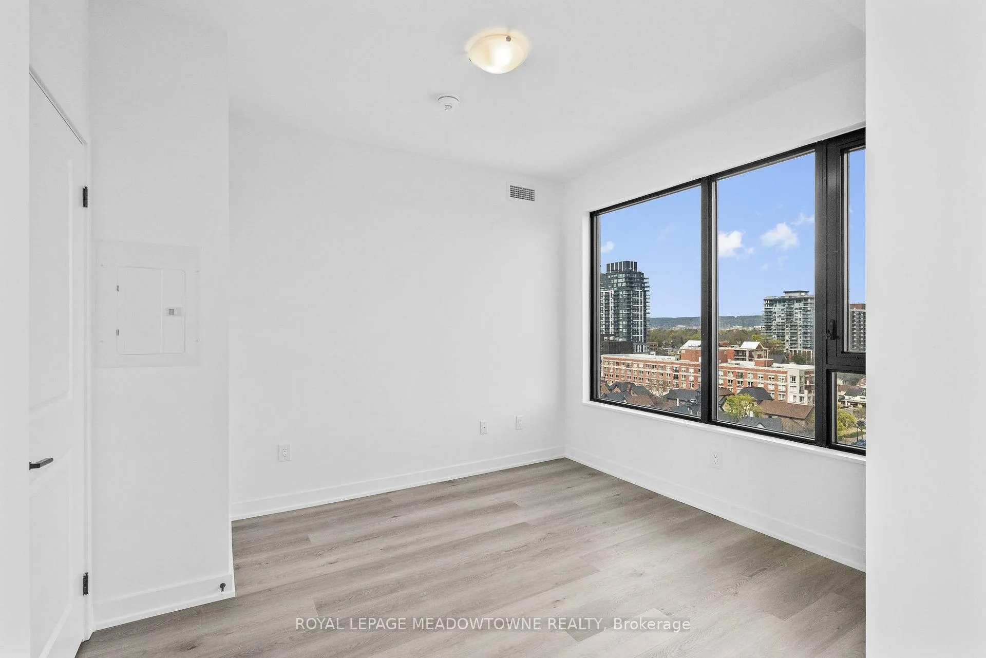 Photo 24 of Unit 902, 2075 Lakeshore Road, Burlington, Brant — HOMEH