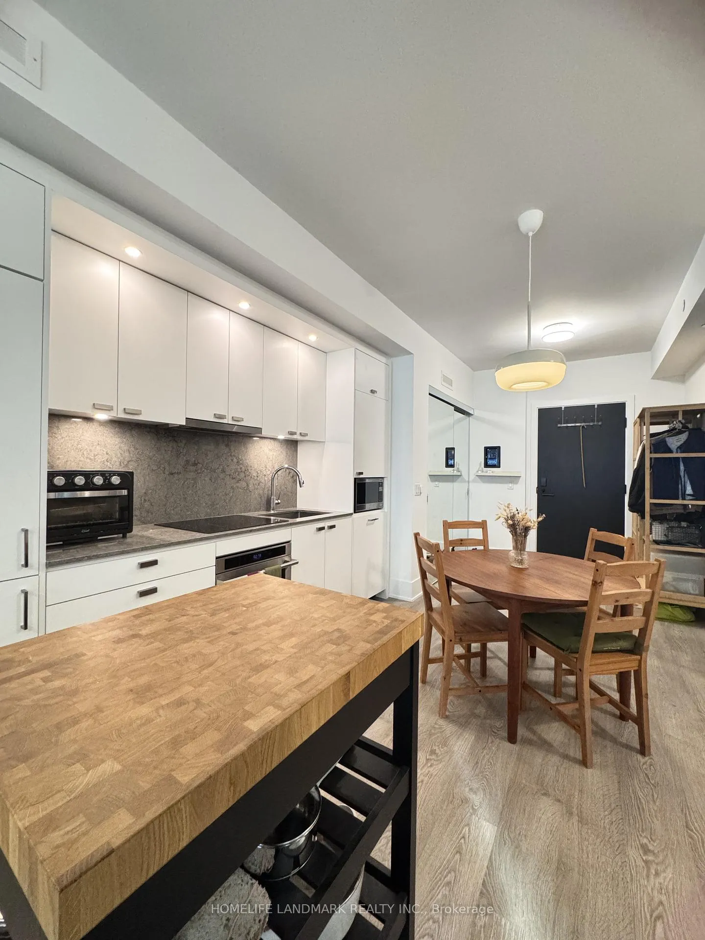 Photo 10 of Unit 802, 470 Front Street W, Toronto, Waterfront Communities — HOMEH