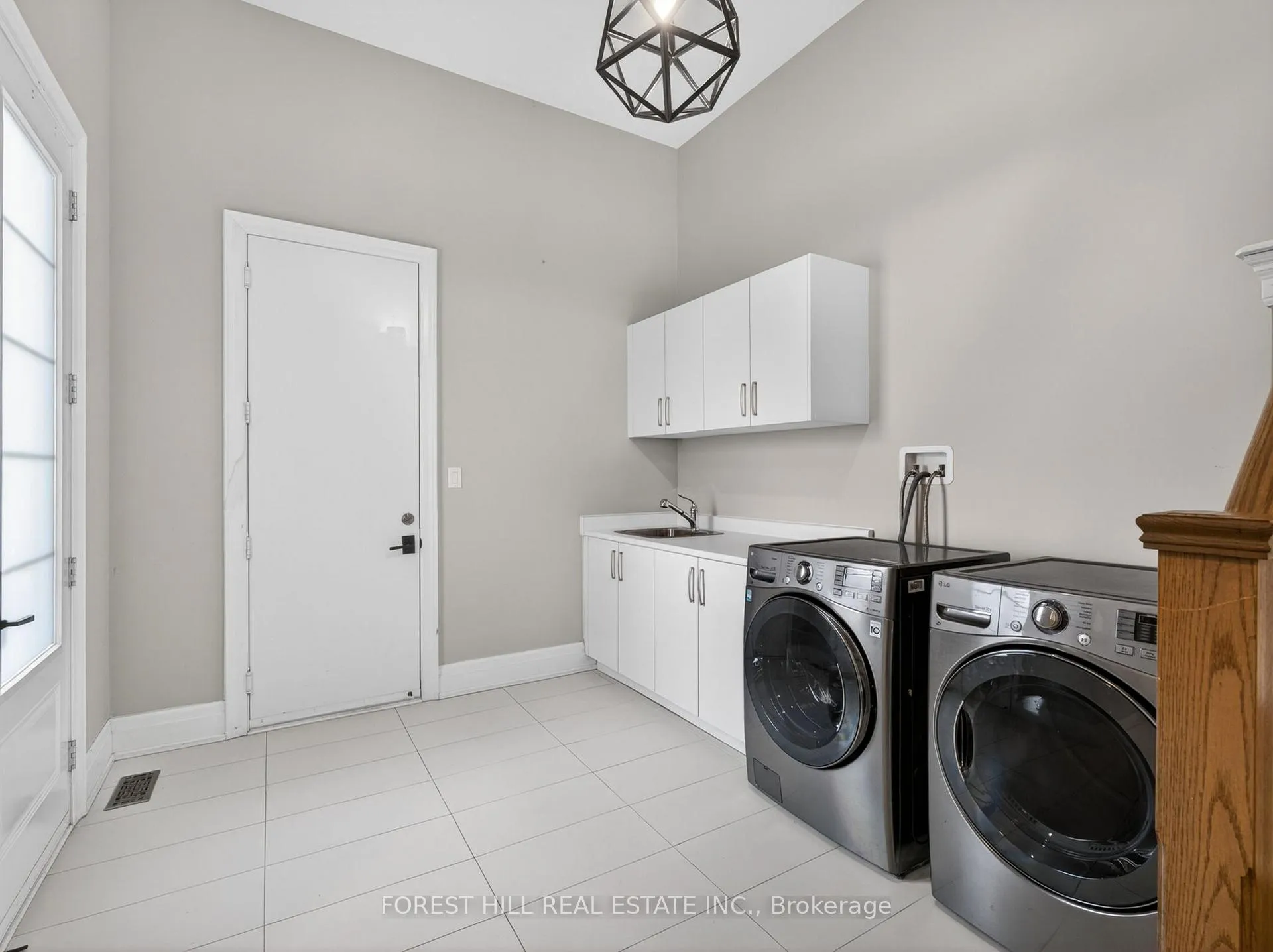 Photo 15 of 41 Elmers Lane, King, King City — HOMEH