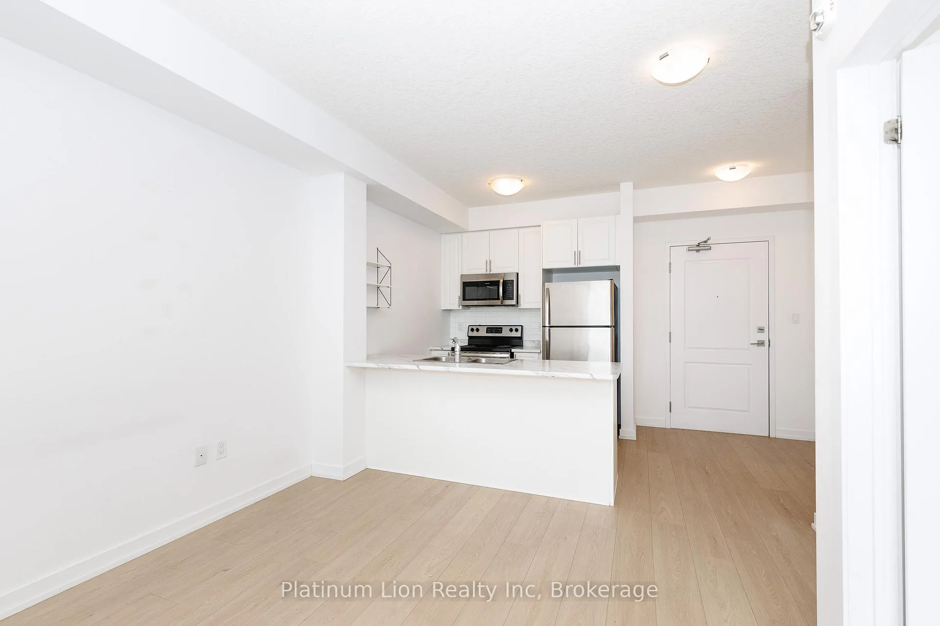 Photo 8 of Unit 428, 101 Shoreview Place, Hamilton, Lakeshore — HOMEH