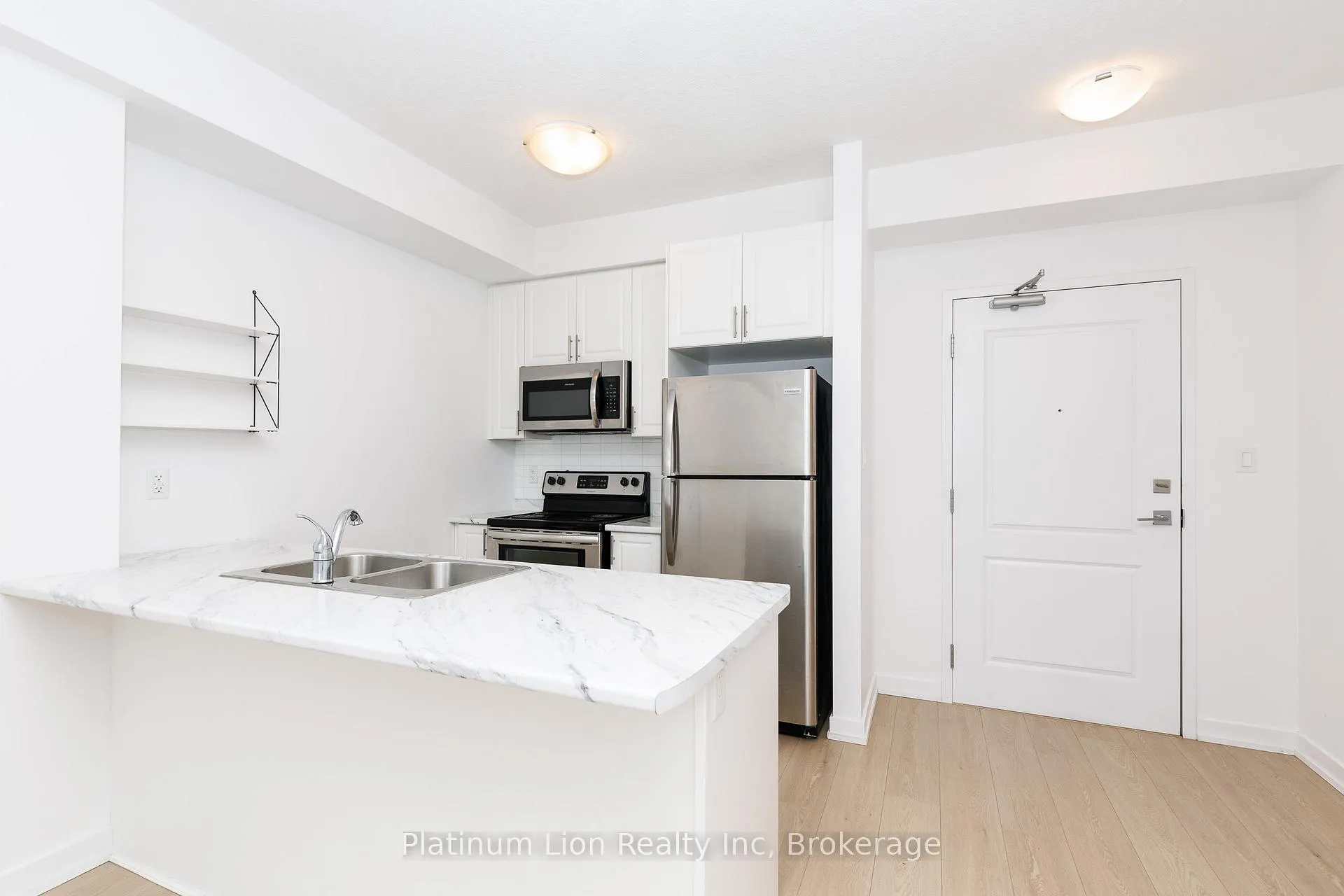 Photo 10 of Unit 428, 101 Shoreview Place, Hamilton, Lakeshore — HOMEH