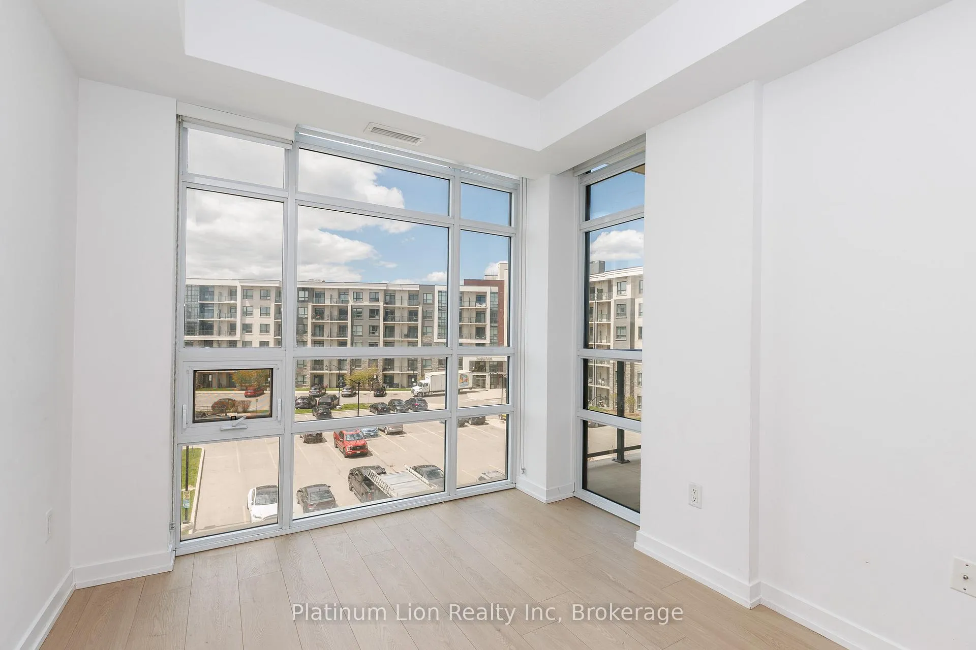 Photo 12 of Unit 428, 101 Shoreview Place, Hamilton, Lakeshore — HOMEH