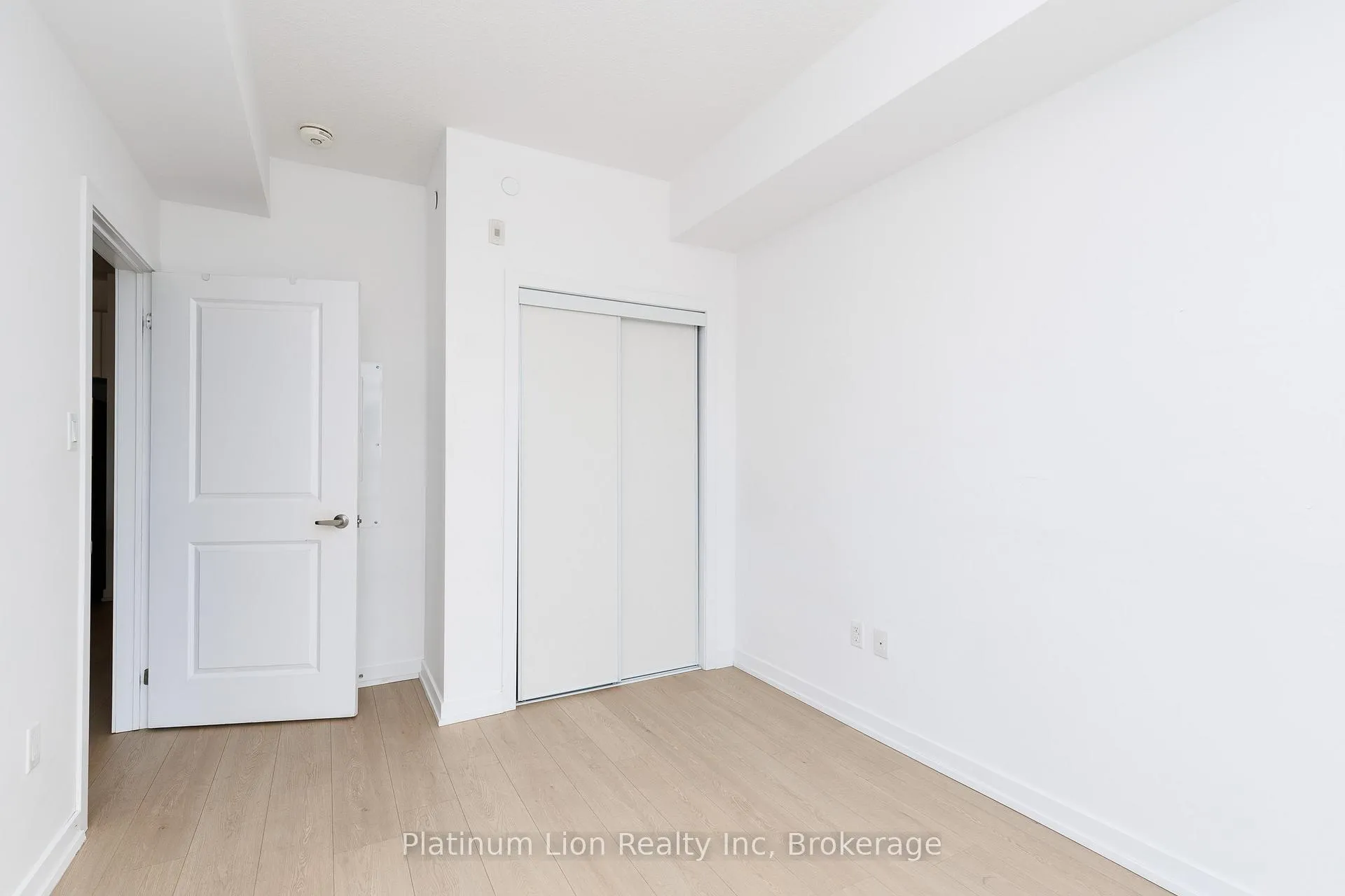 Photo 13 of Unit 428, 101 Shoreview Place, Hamilton, Lakeshore — HOMEH