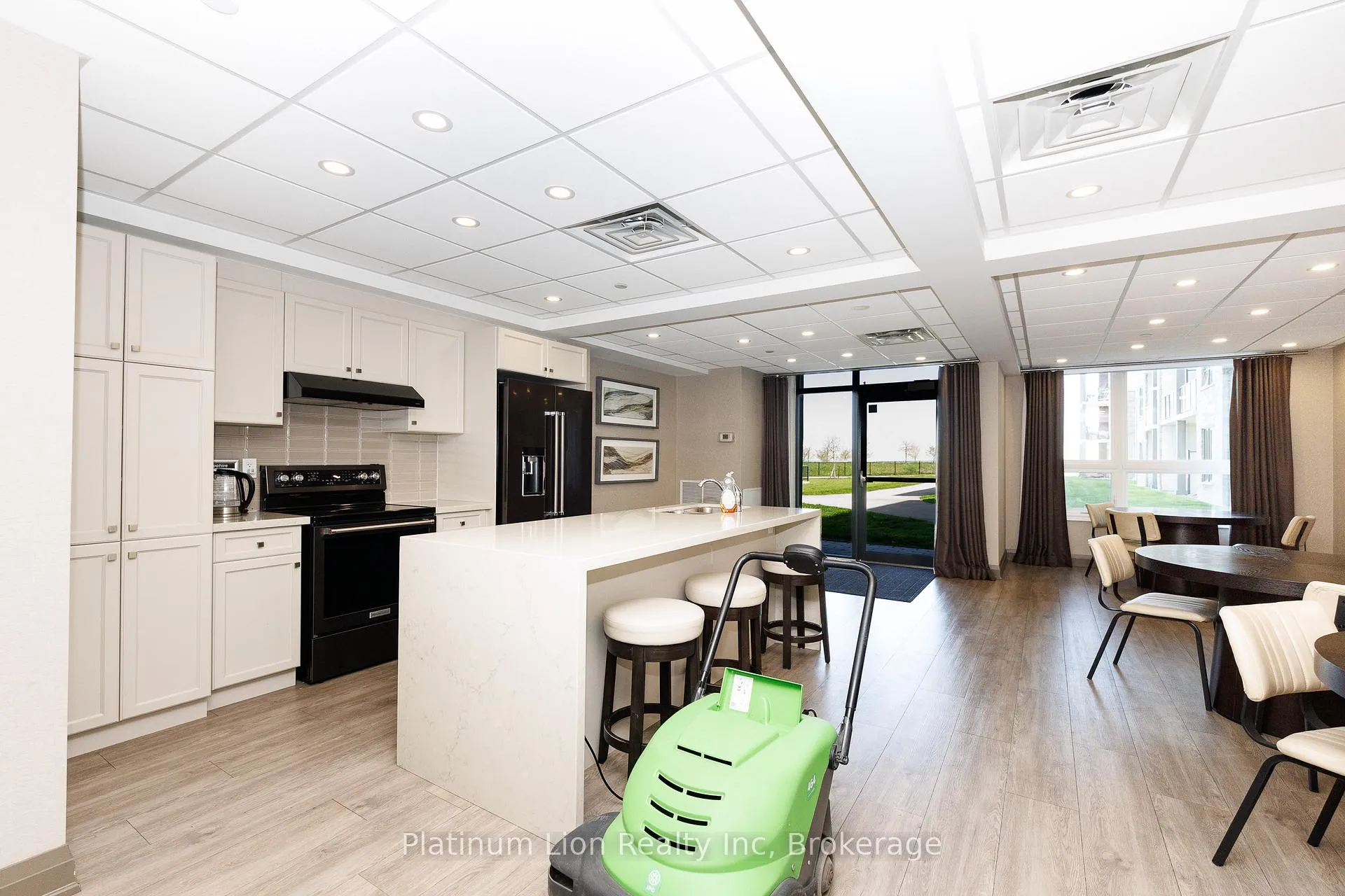 Photo 16 of Unit 428, 101 Shoreview Place, Hamilton, Lakeshore — HOMEH