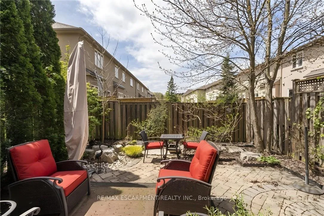 Photo 2 of 96 Newcombe Road, Hamilton, Dundas — HOMEH