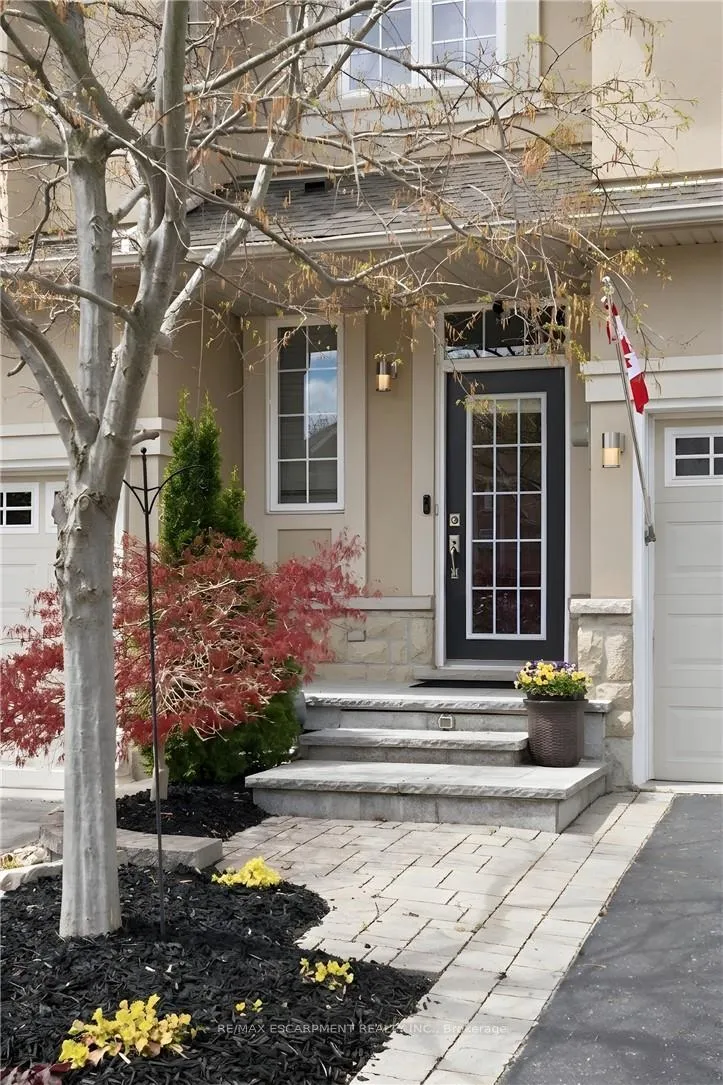 Photo 3 of 96 Newcombe Road, Hamilton, Dundas — HOMEH