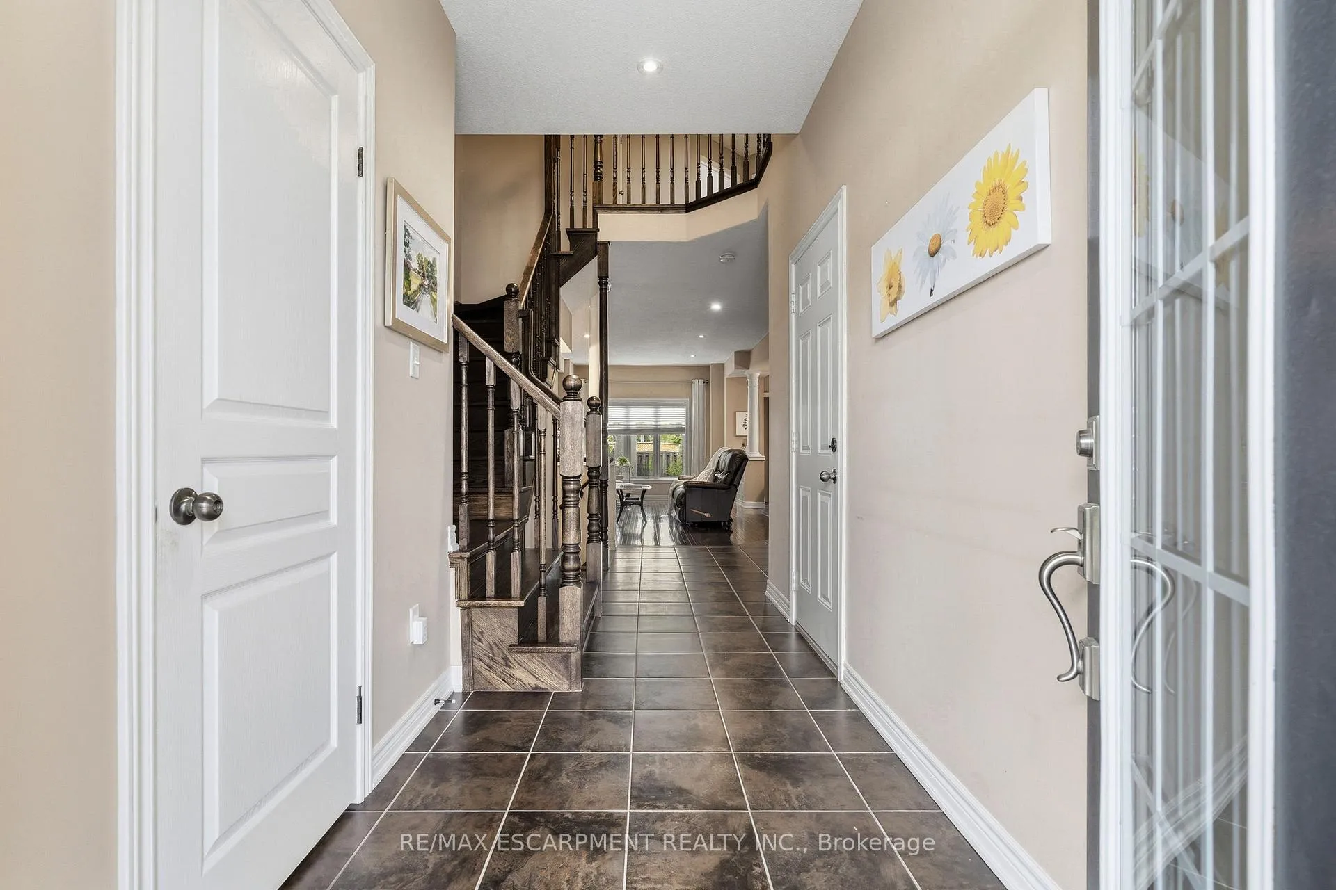 Photo 4 of 96 Newcombe Road, Hamilton, Dundas — HOMEH