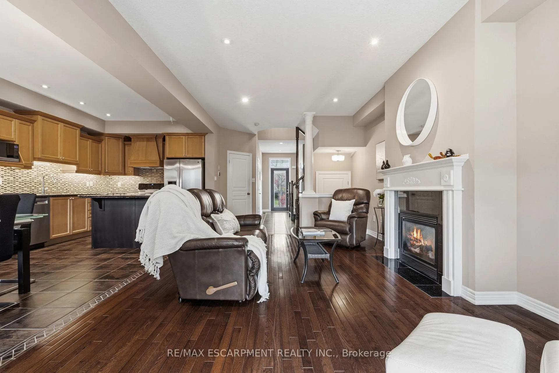 Photo 8 of 96 Newcombe Road, Hamilton, Dundas — HOMEH