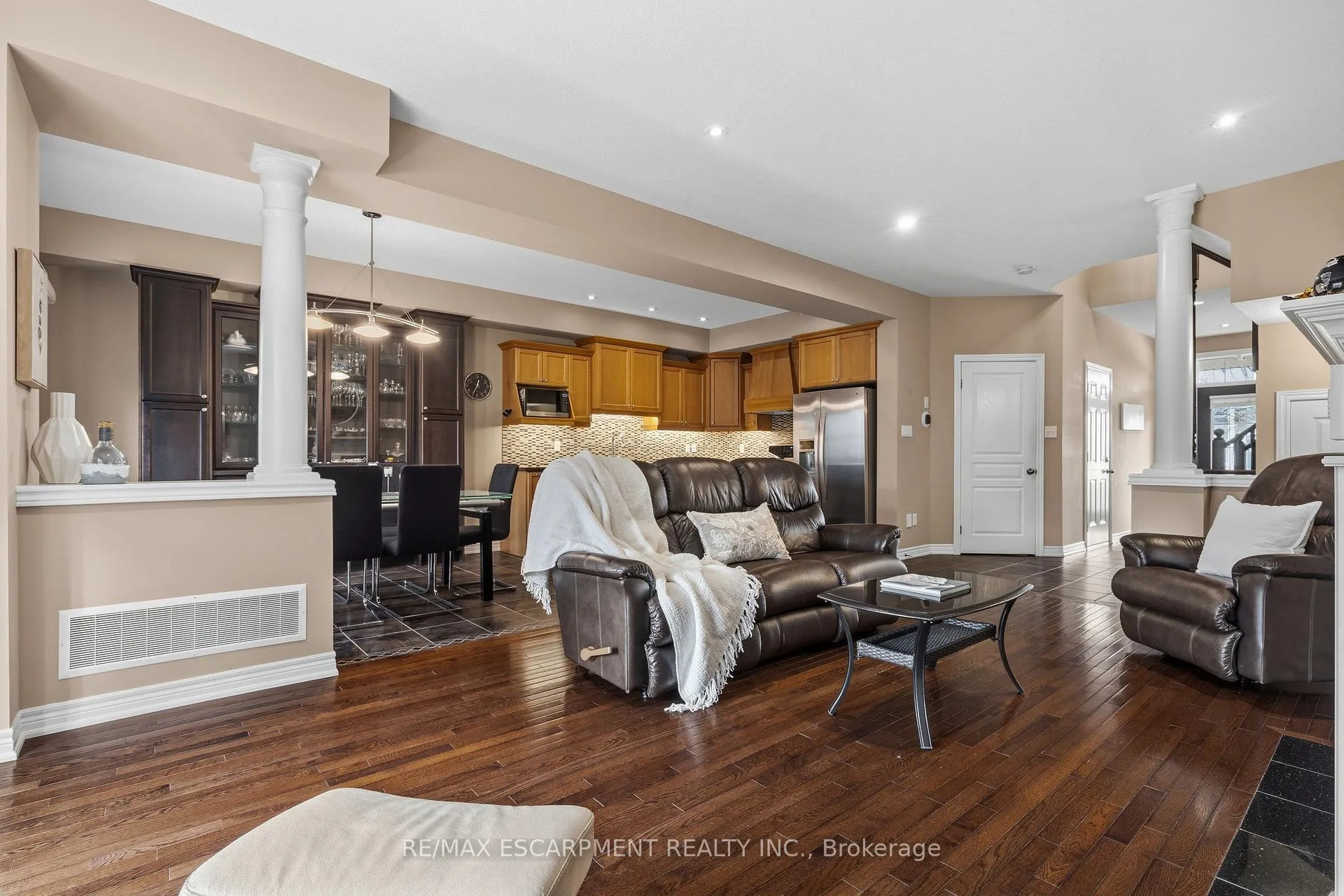 Photo 9 of 96 Newcombe Road, Hamilton, Dundas — HOMEH