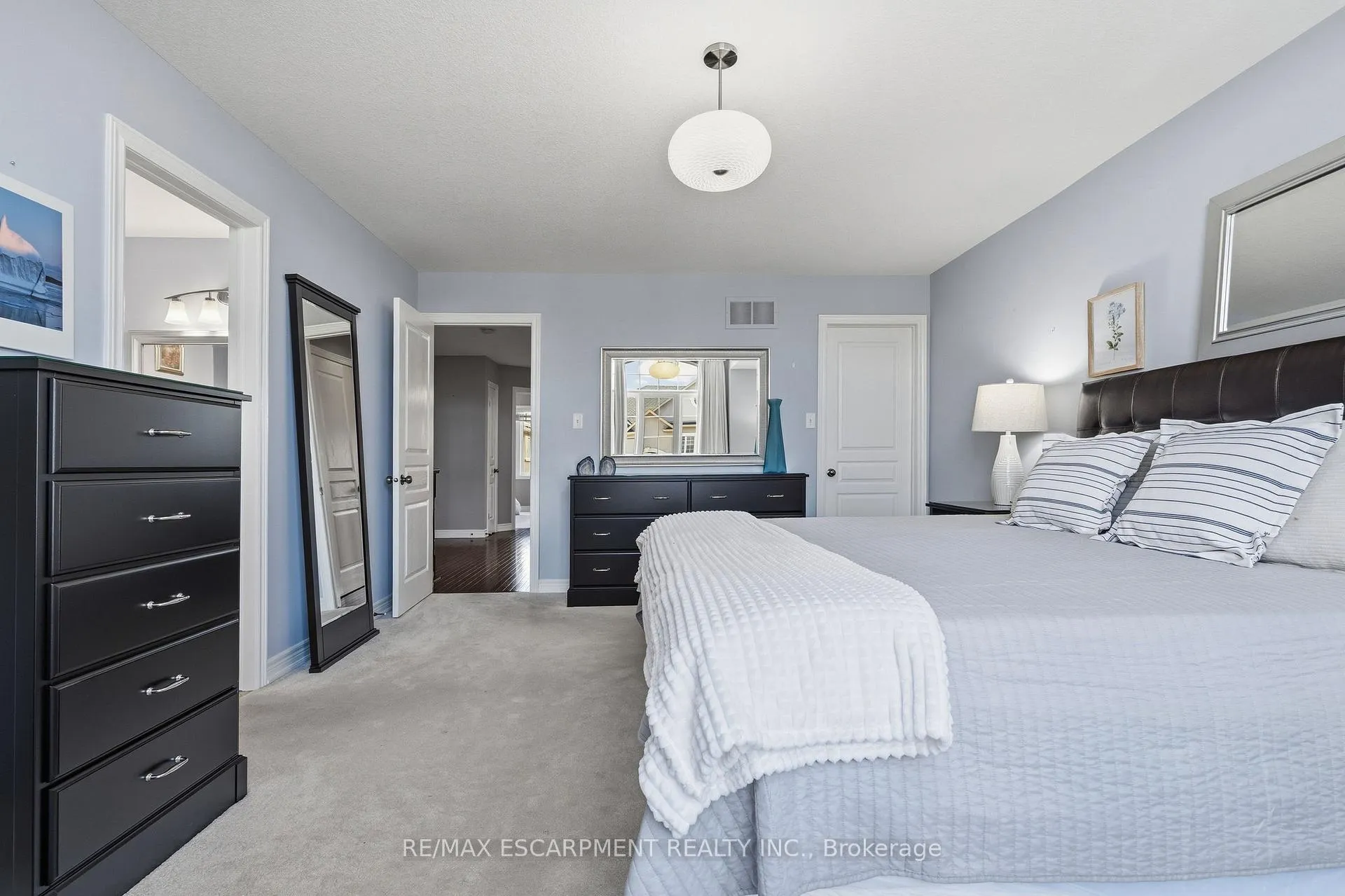 Photo 25 of 96 Newcombe Road, Hamilton, Dundas — HOMEH