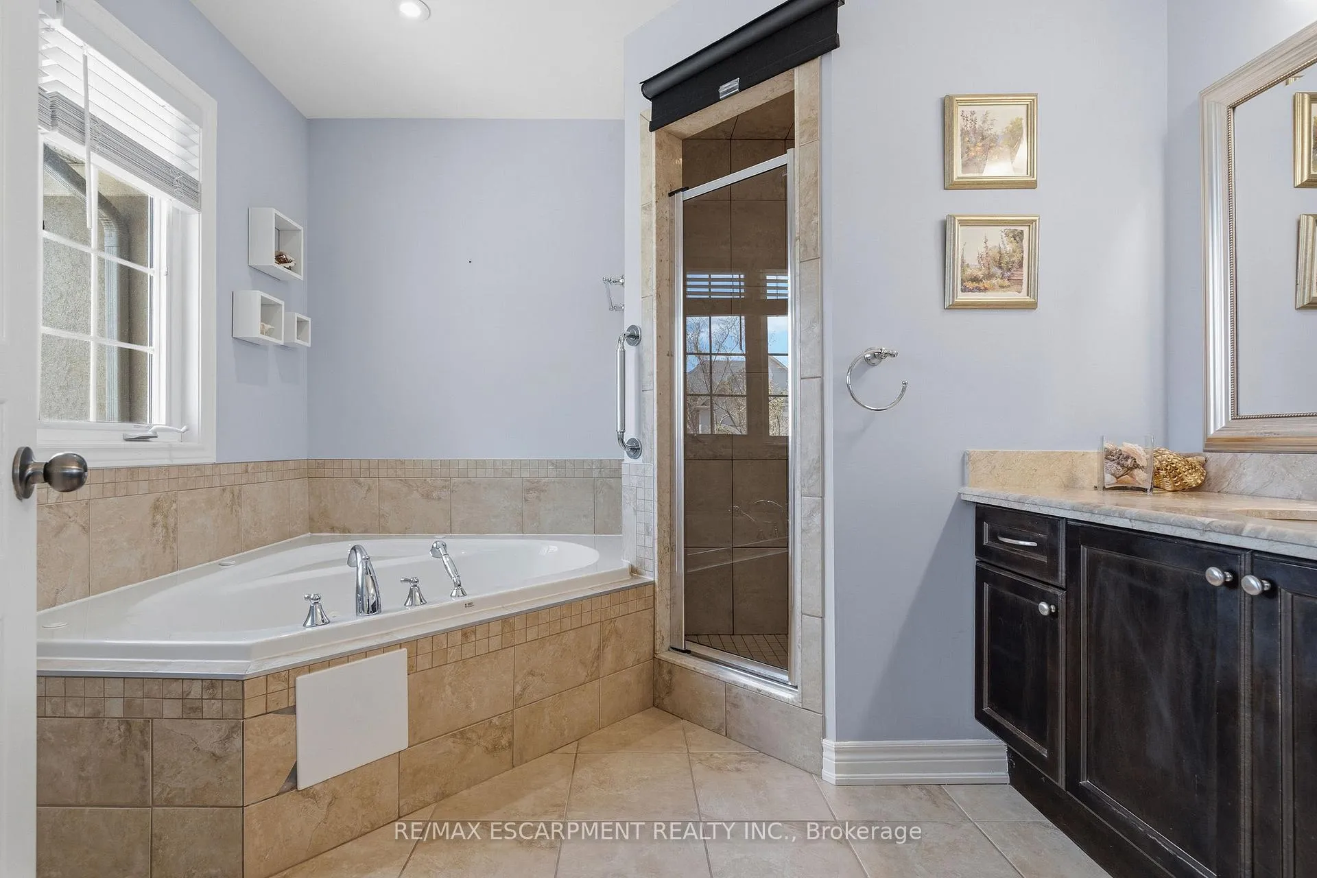 Photo 26 of 96 Newcombe Road, Hamilton, Dundas — HOMEH
