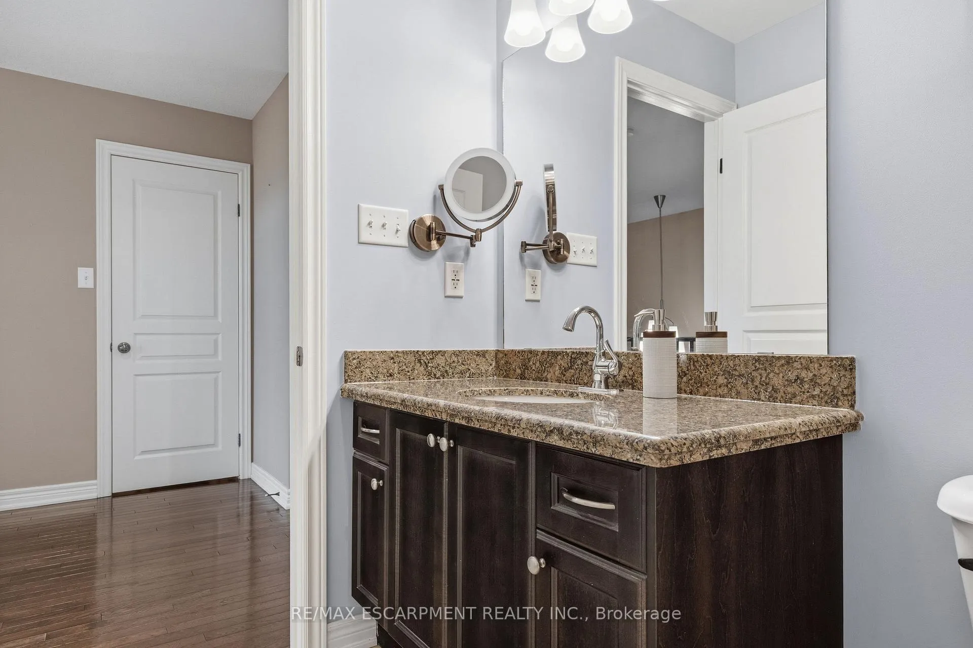 Photo 33 of 96 Newcombe Road, Hamilton, Dundas — HOMEH