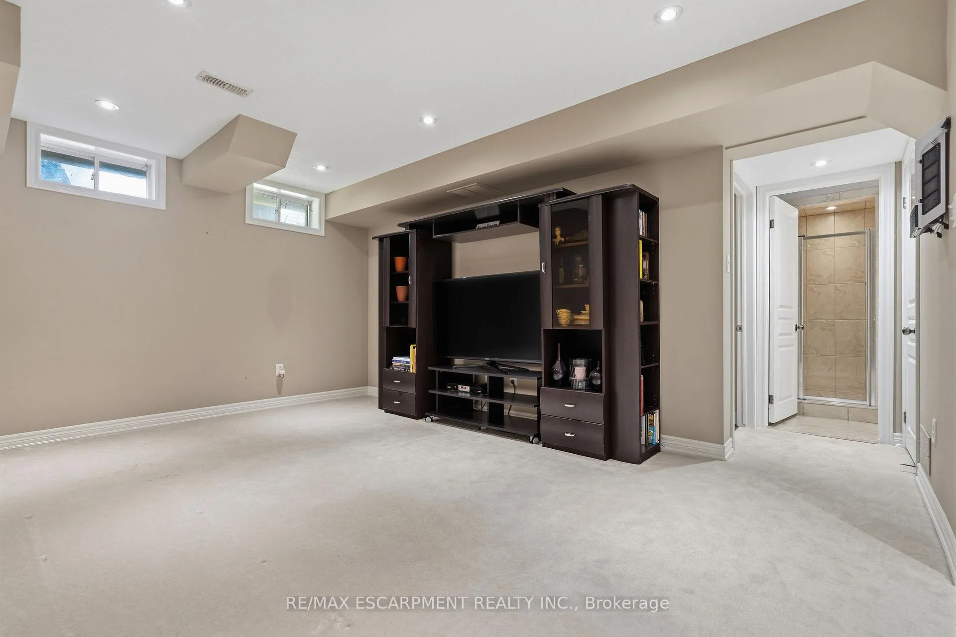 Photo 36 of 96 Newcombe Road, Hamilton, Dundas — HOMEH