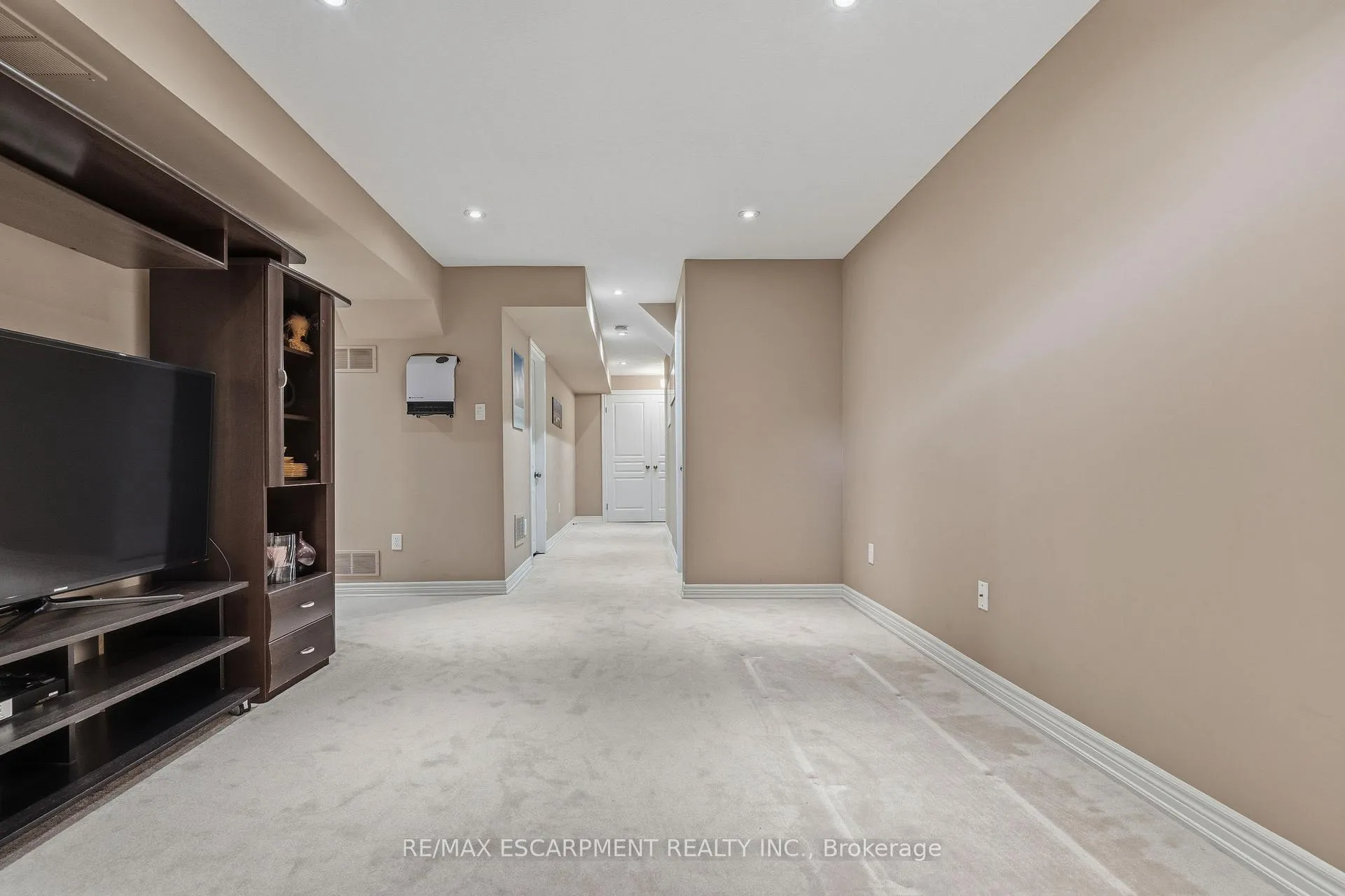Photo 37 of 96 Newcombe Road, Hamilton, Dundas — HOMEH