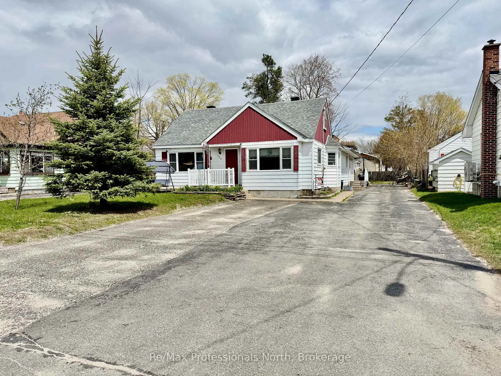 Photo 1 of 550 Mary Street N, Gravenhurst, Muskoka (S) — HOMEH