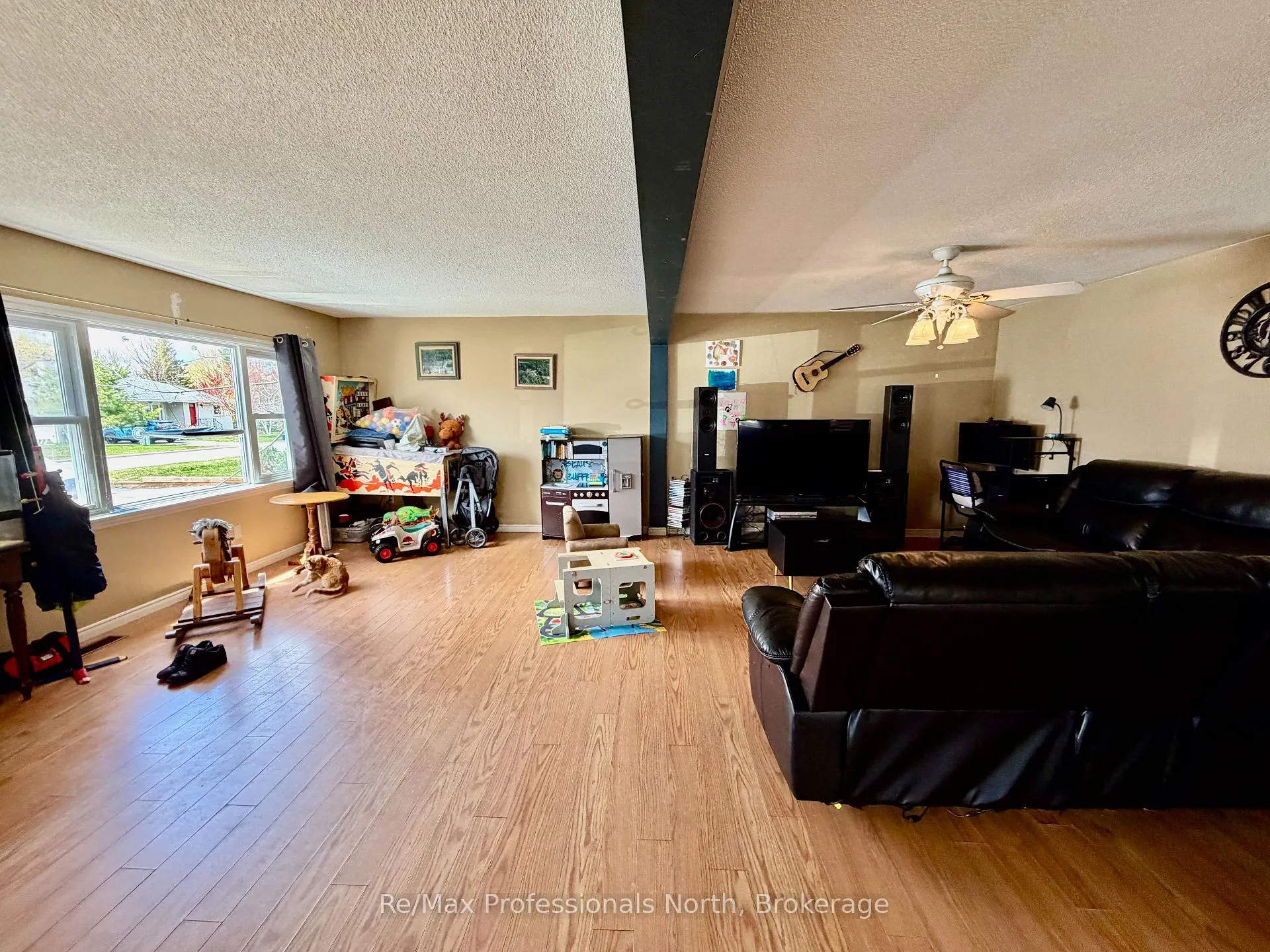 Photo 7 of 550 Mary Street N, Gravenhurst, Muskoka (S) — HOMEH