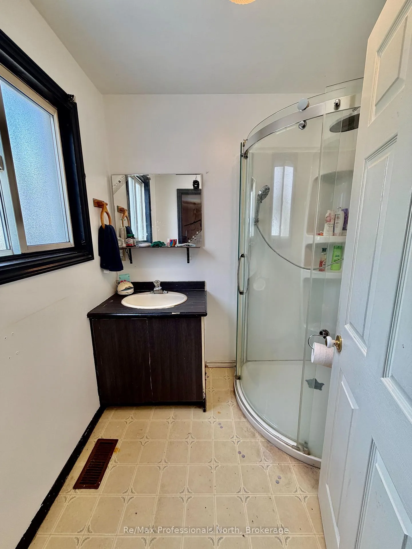 Photo 22 of 550 Mary Street N, Gravenhurst, Muskoka (S) — HOMEH