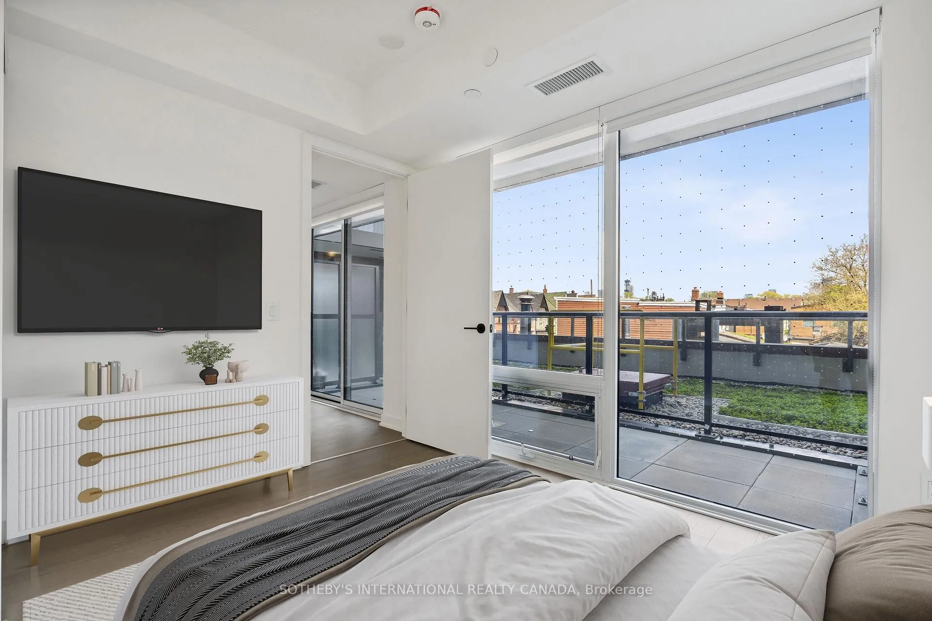 Photo 3 of Unit 223, 5 Lakeview Avenue, Toronto, Trinity-Bellwoods — HOMEH