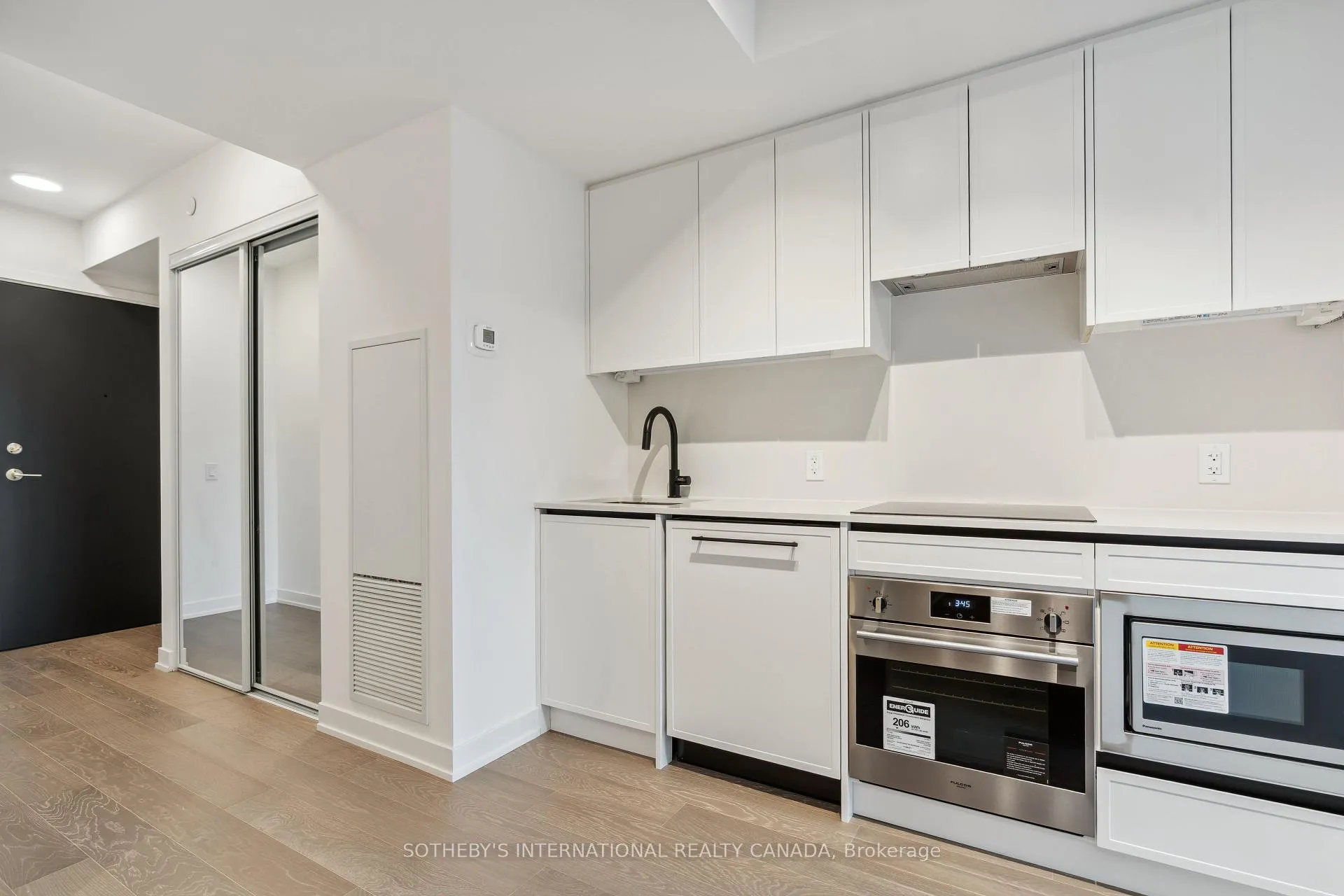Photo 4 of Unit 223, 5 Lakeview Avenue, Toronto, Trinity-Bellwoods — HOMEH