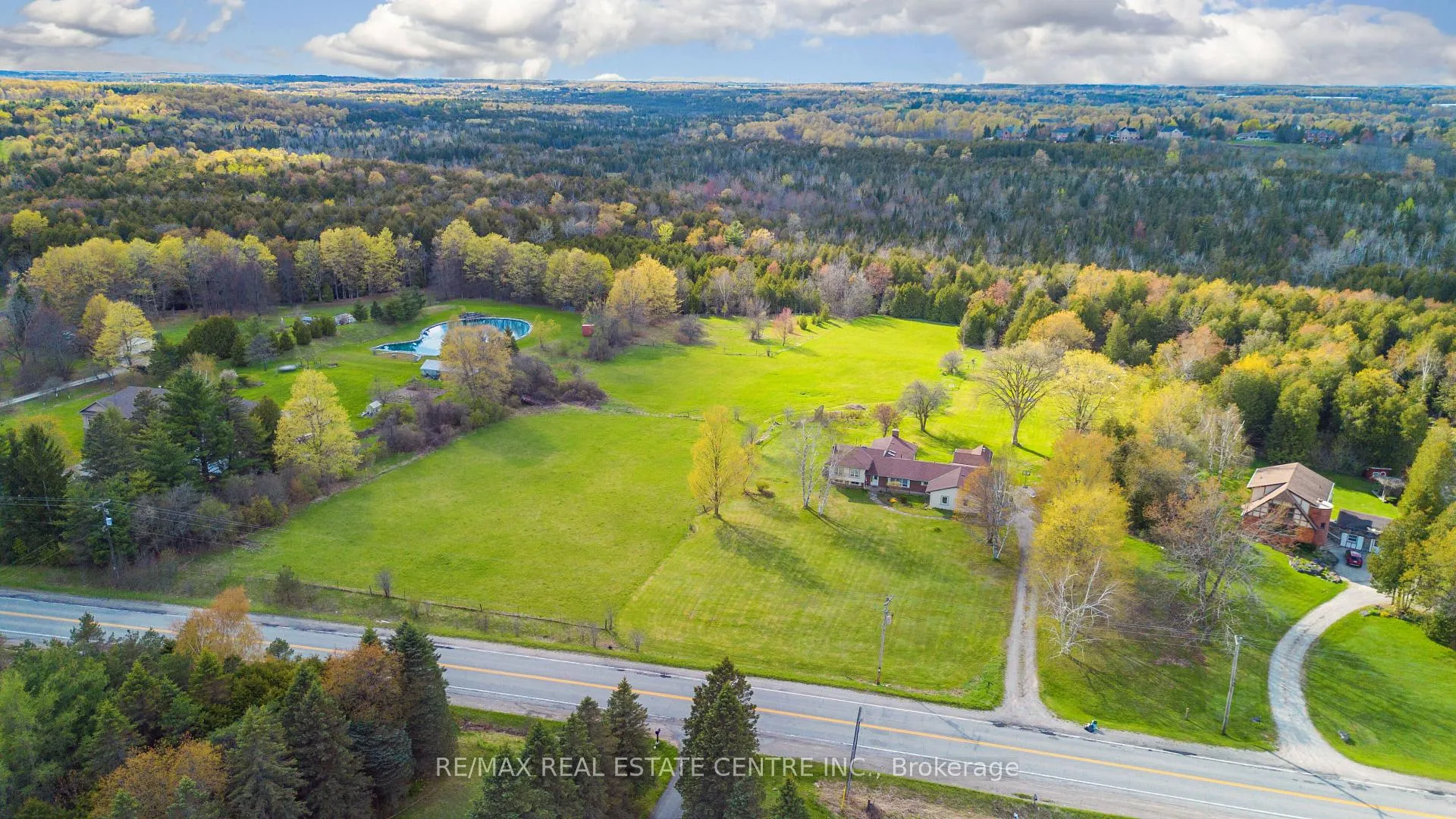Photo 3 of 6649 25 Side Road, Halton Hills, Rural Halton Hills — HOMEH