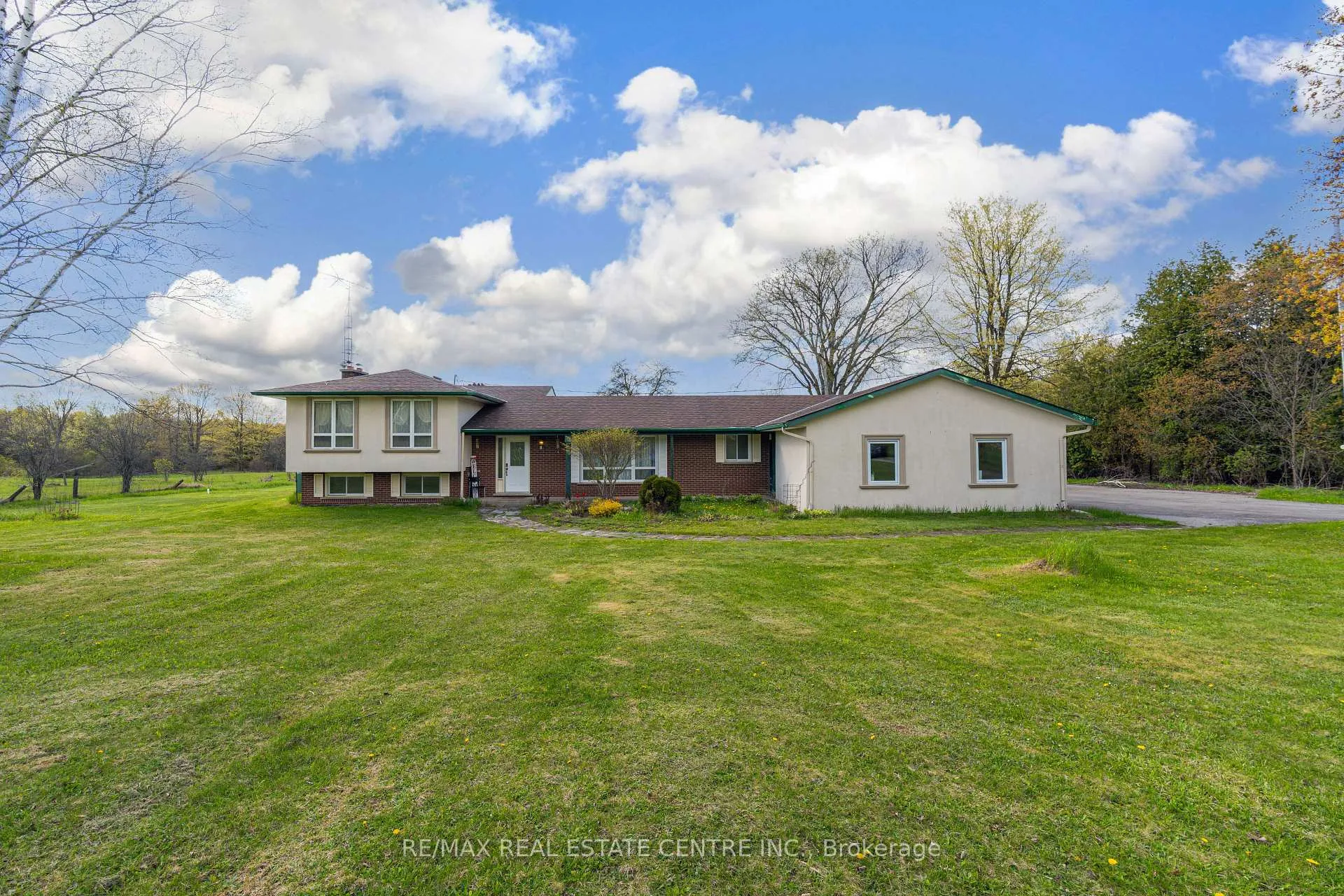 Photo 4 of 6649 25 Side Road, Halton Hills, Rural Halton Hills — HOMEH