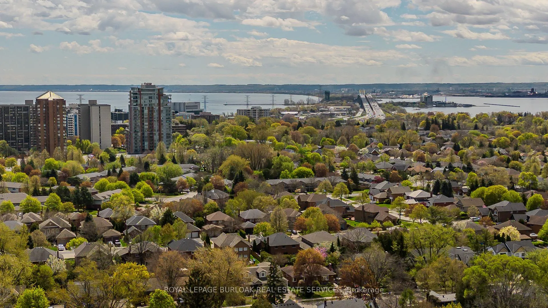 Photo 4 of 754 Hawkins Crescent, Burlington, Brant — HOMEH