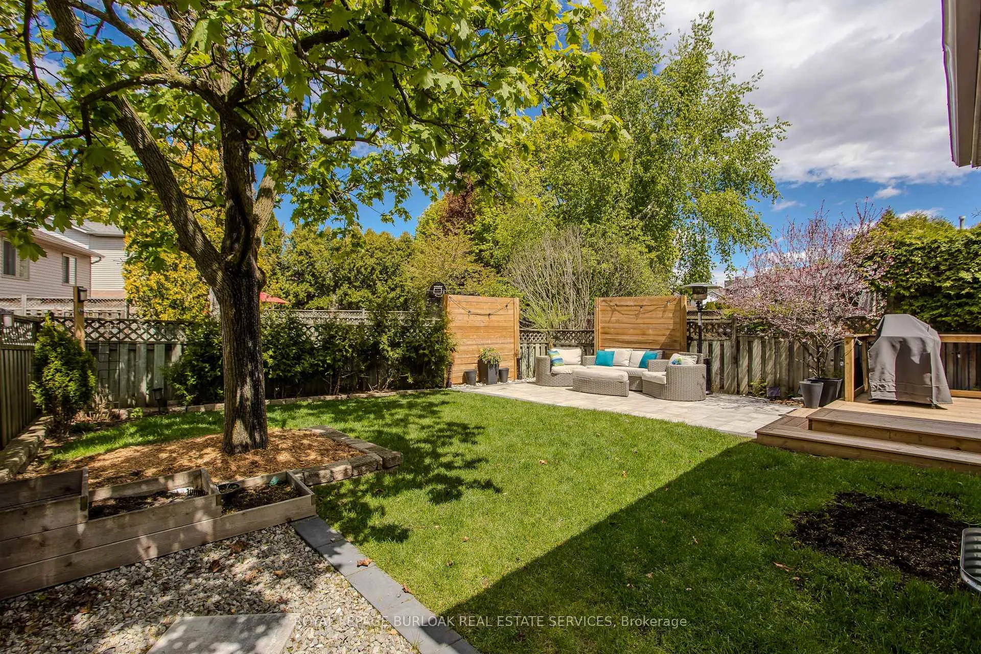 Photo 5 of 754 Hawkins Crescent, Burlington, Brant — HOMEH