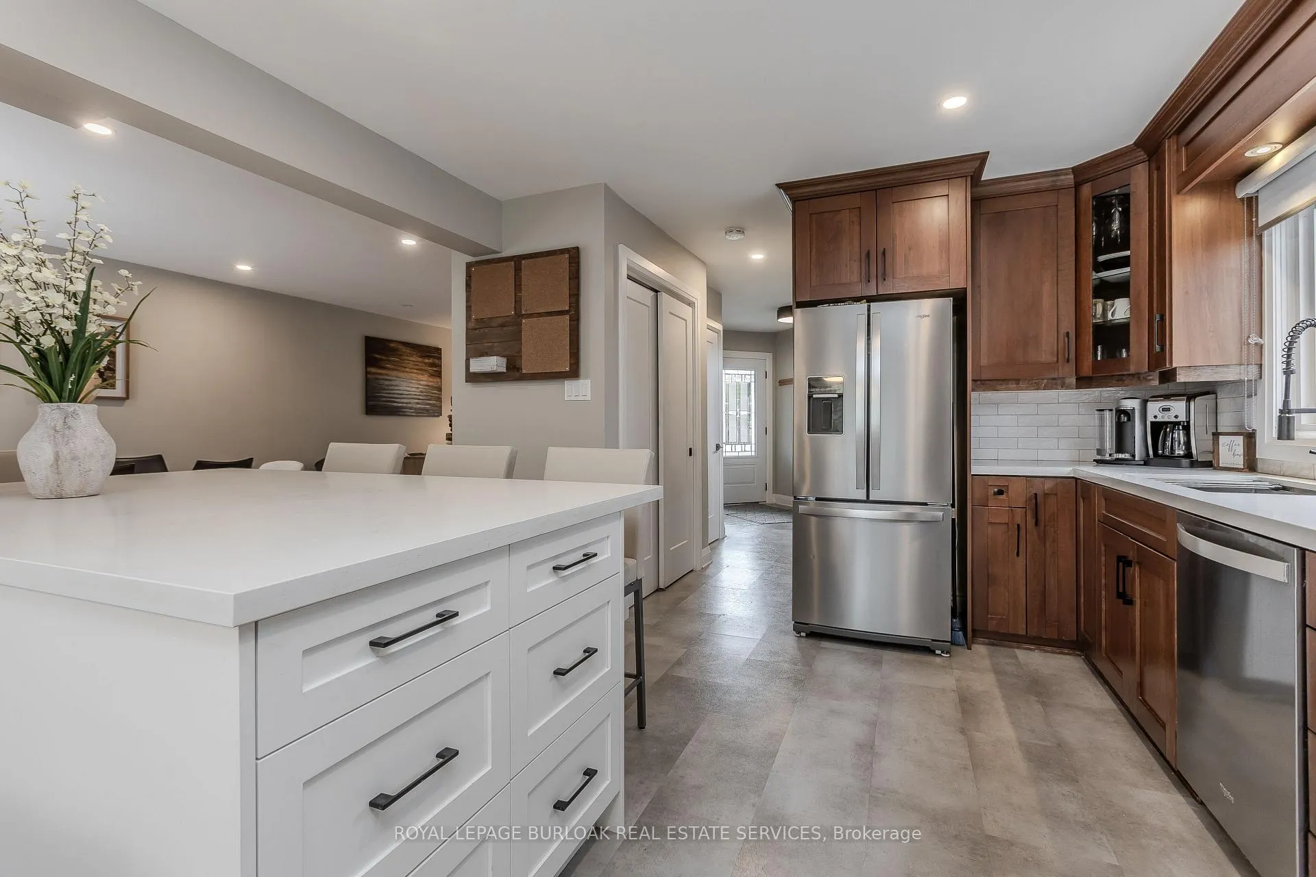 Photo 11 of 754 Hawkins Crescent, Burlington, Brant — HOMEH