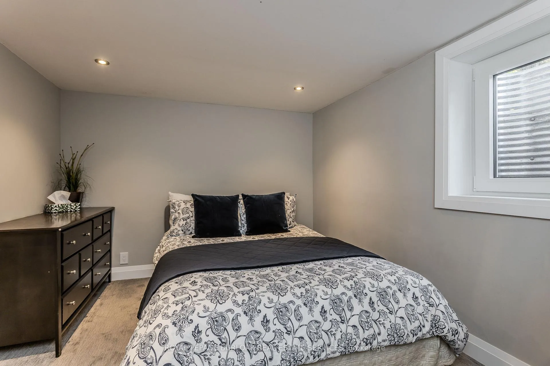 Photo 23 of 754 Hawkins Crescent, Burlington, Brant — HOMEH