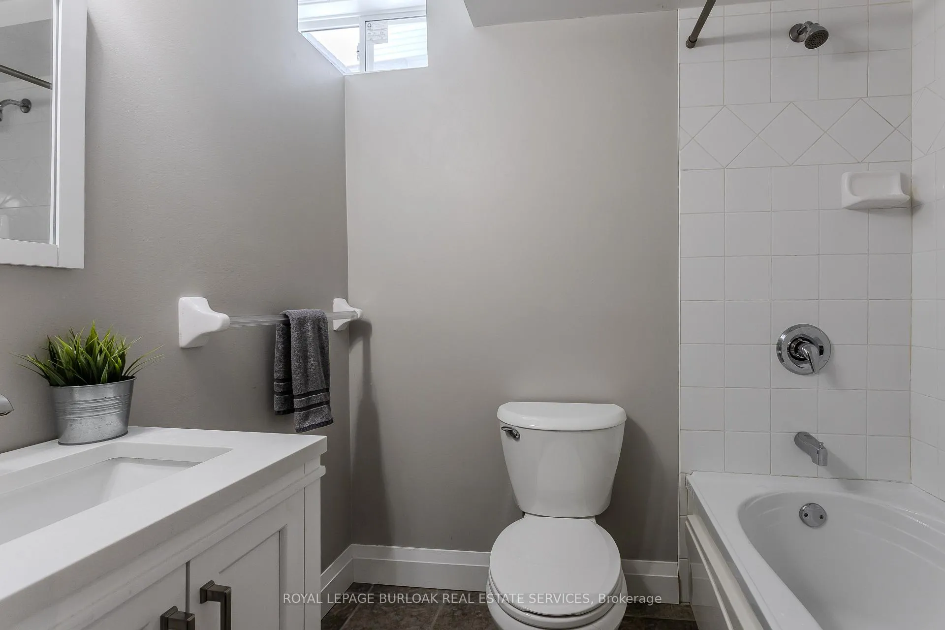 Photo 24 of 754 Hawkins Crescent, Burlington, Brant — HOMEH