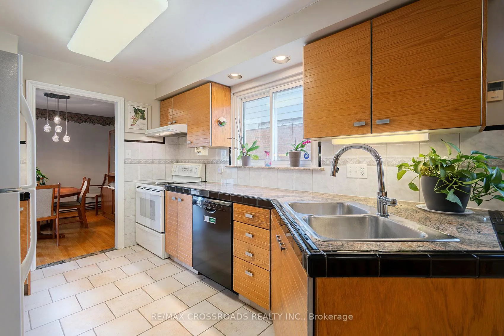 Photo 11 of 164 Glen Spring Drive, Scarborough, L'Amoreaux — HOMEH