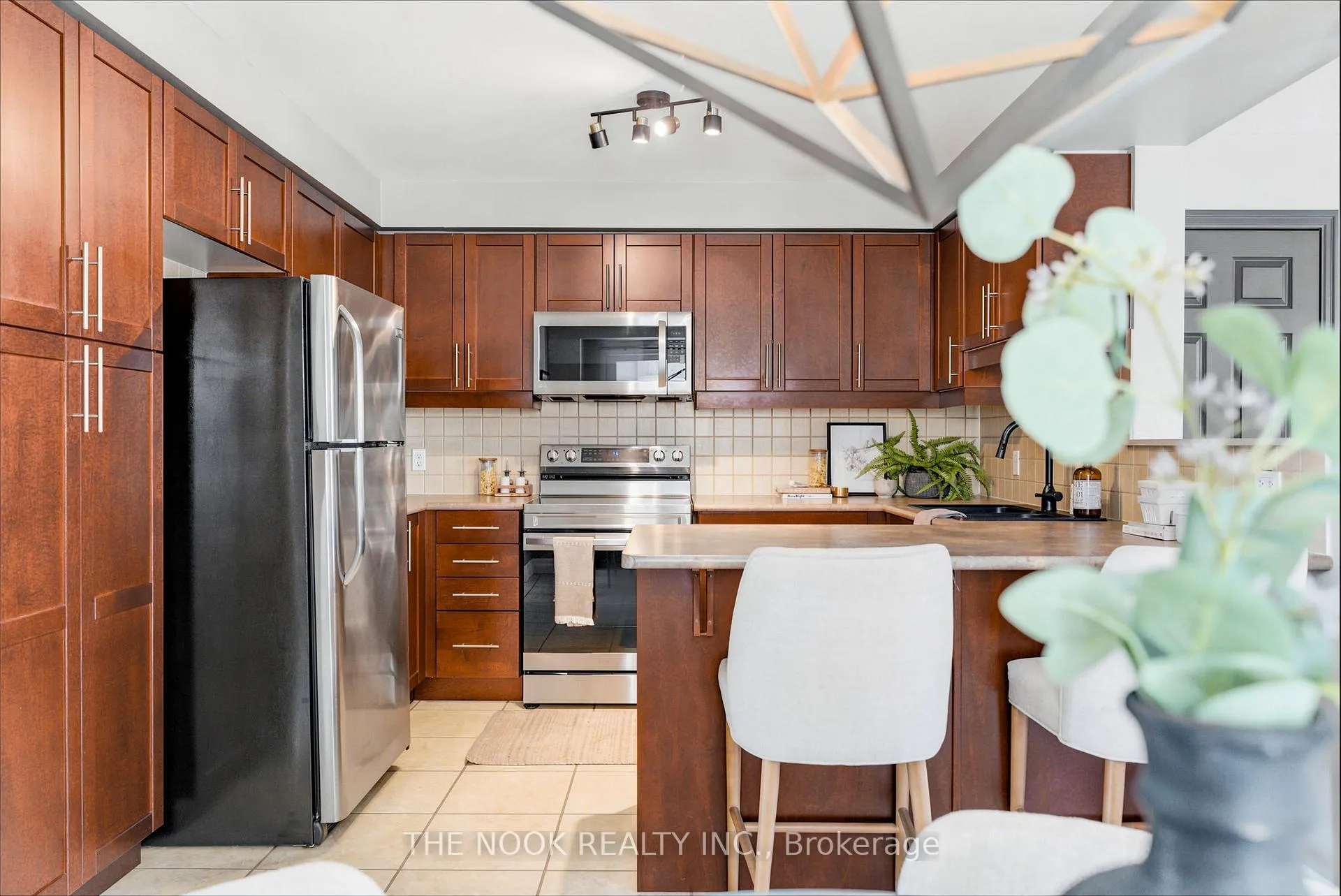 Photo 6 of Unit 44, 460 Woodmount Drive, Oshawa, Samac — HOMEH