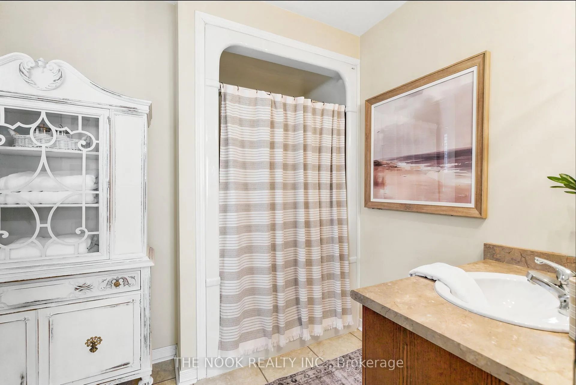 Photo 16 of Unit 44, 460 Woodmount Drive, Oshawa, Samac — HOMEH