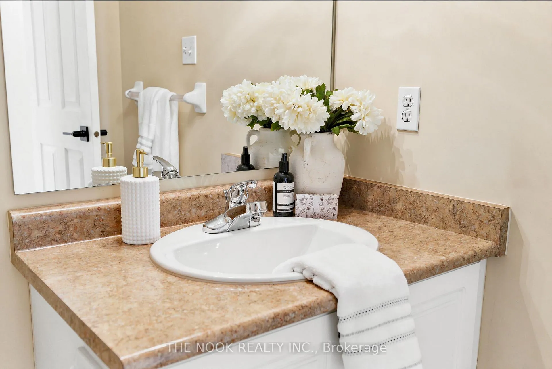 Photo 24 of Unit 44, 460 Woodmount Drive, Oshawa, Samac — HOMEH