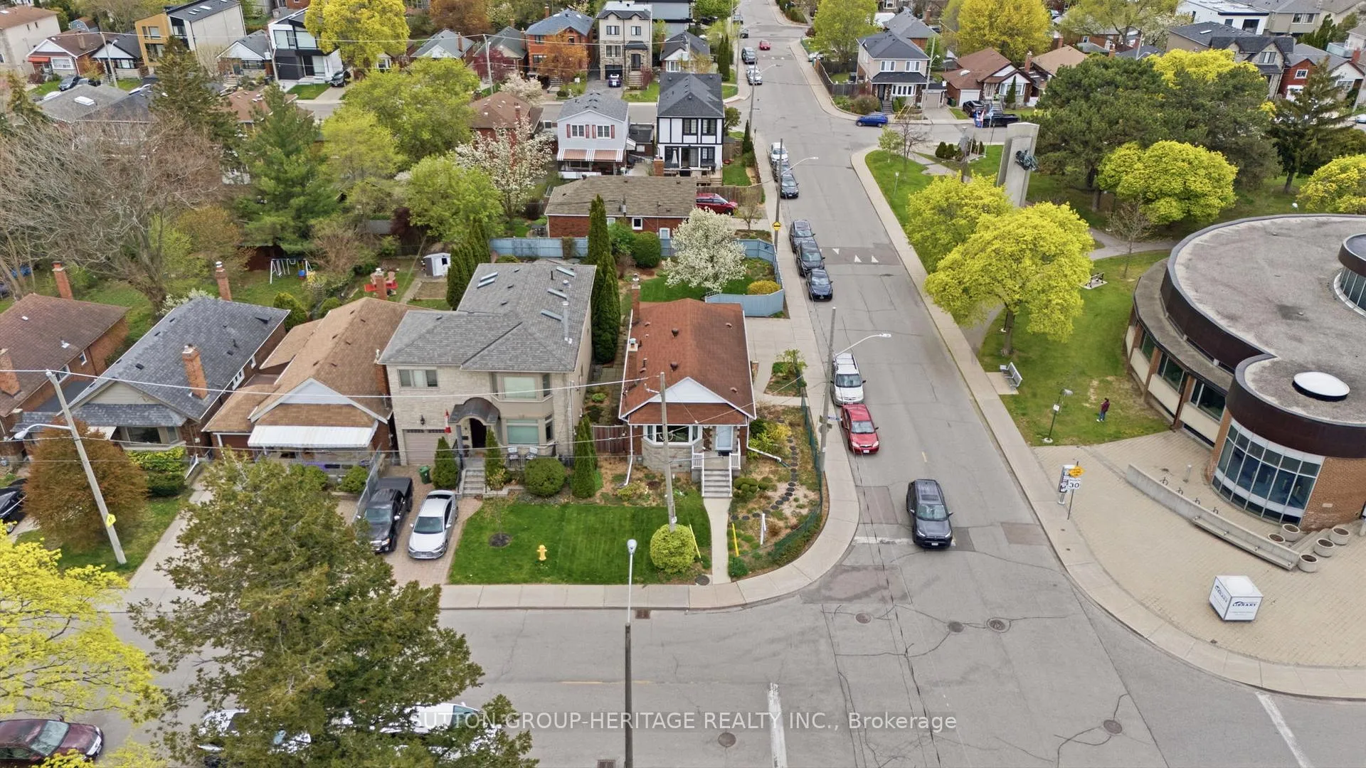 Photo 3 of 92 Durant Avenue, Toronto, Danforth Village-East York — HOMEH