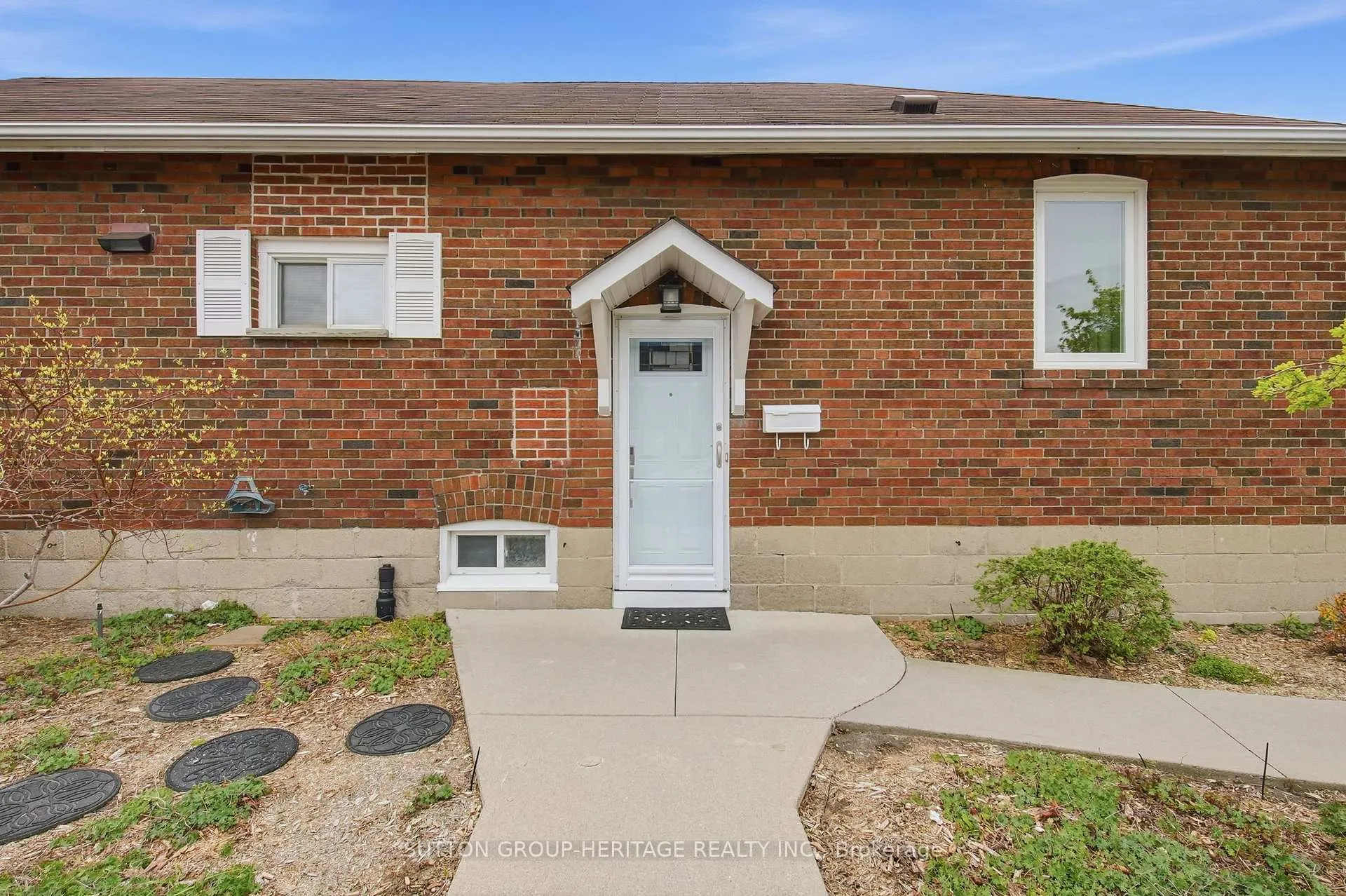 Photo 5 of 92 Durant Avenue, Toronto, Danforth Village-East York — HOMEH