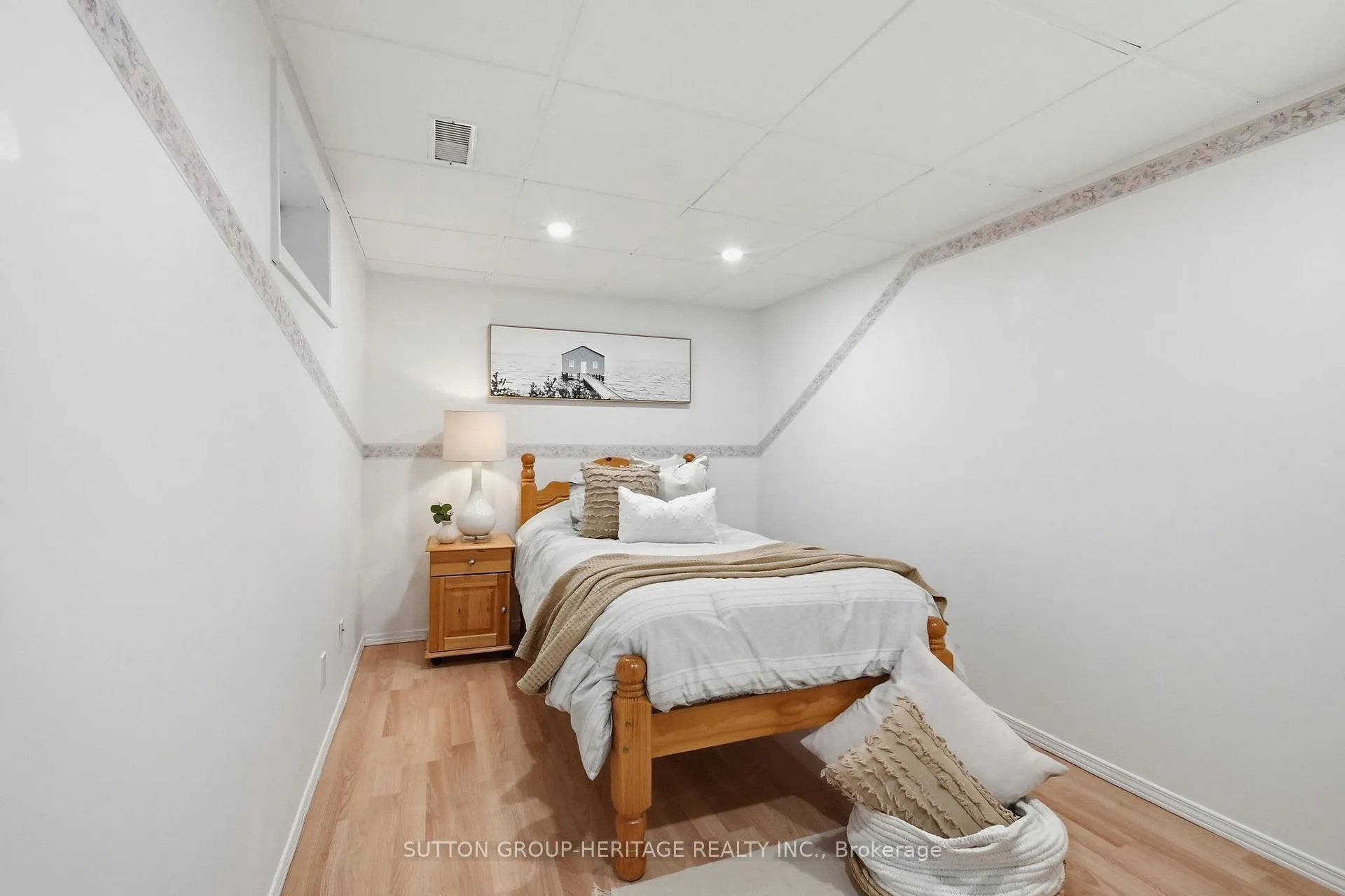 Photo 33 of 92 Durant Avenue, Toronto, Danforth Village-East York — HOMEH